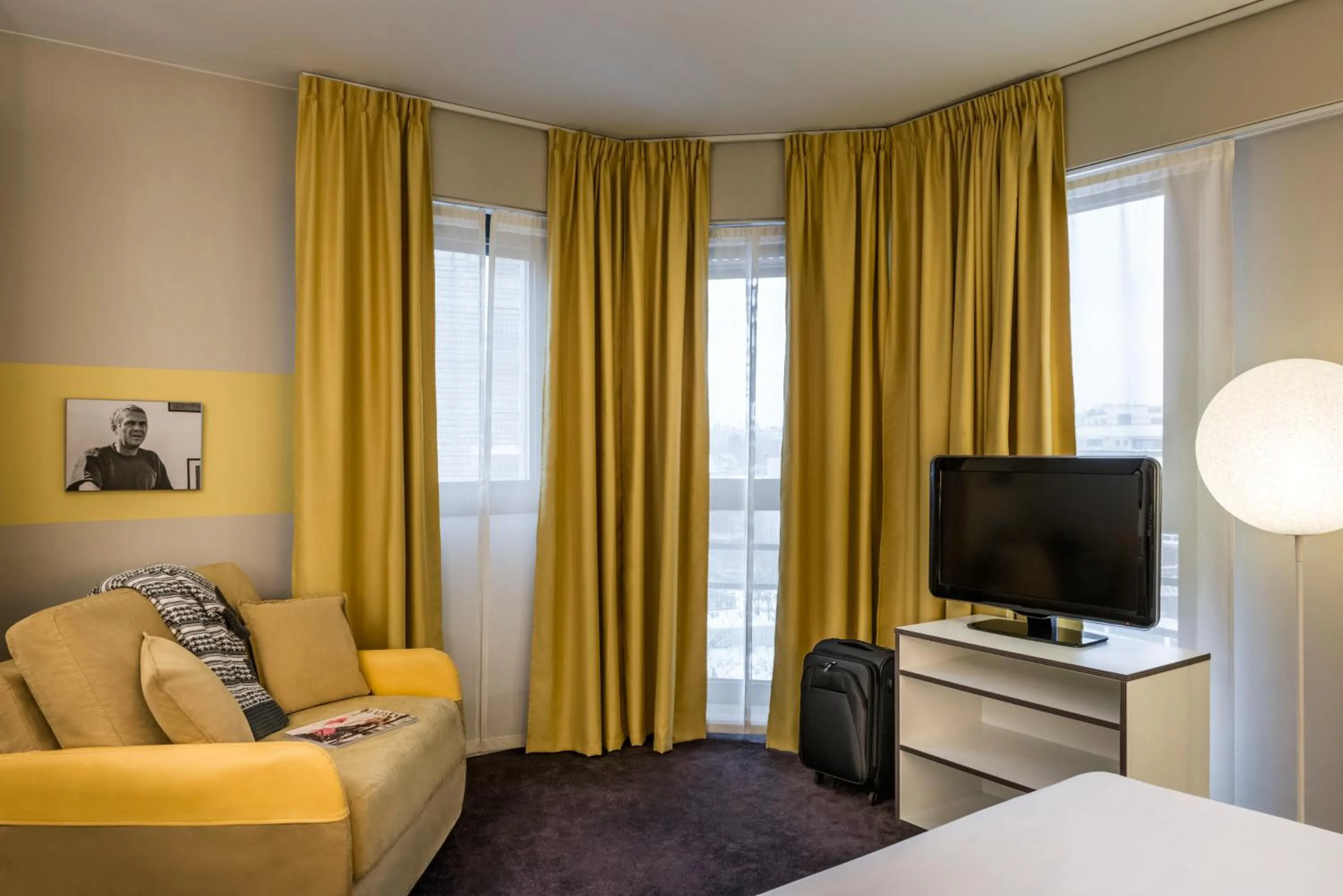 Superior Apartment with 1 Double Bed and Sofa in AppartHotel Mercure Paris Boulogne