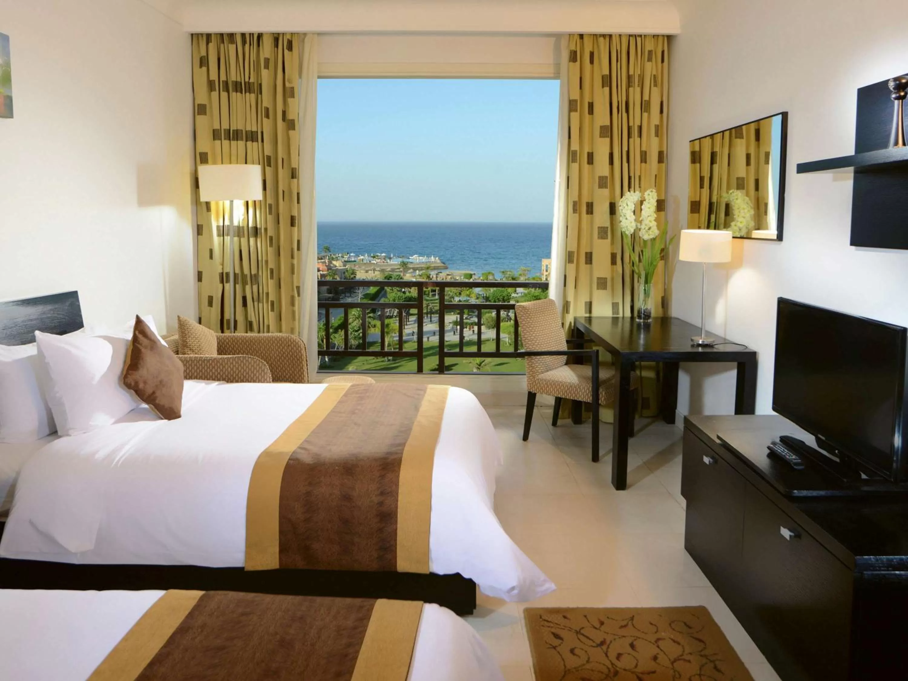Classic Twin Room with Sea View in Mövenpick Resort El Sokhna