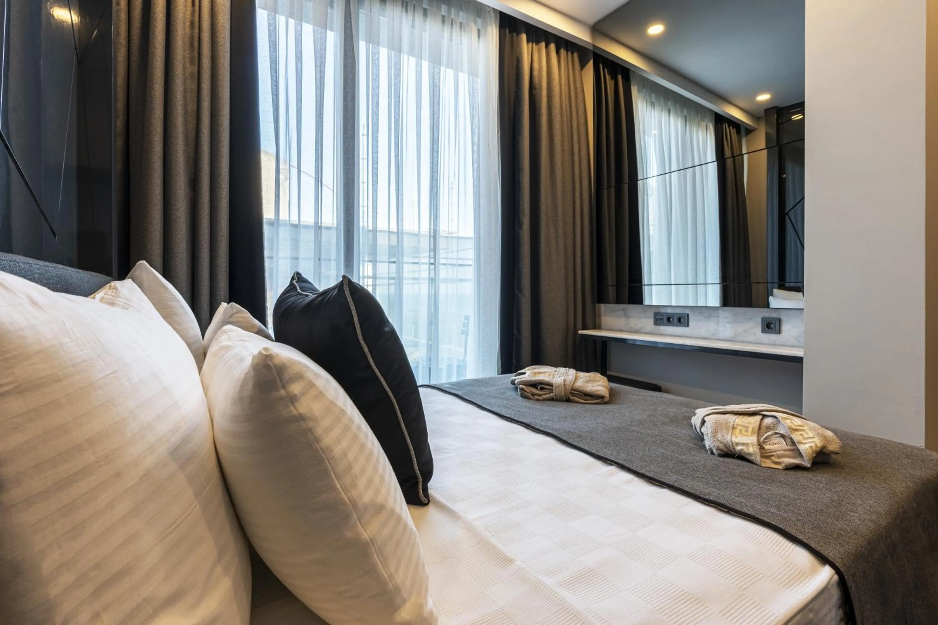 Deluxe Double Room with Side Sea View in Lucky Monkey Hotel