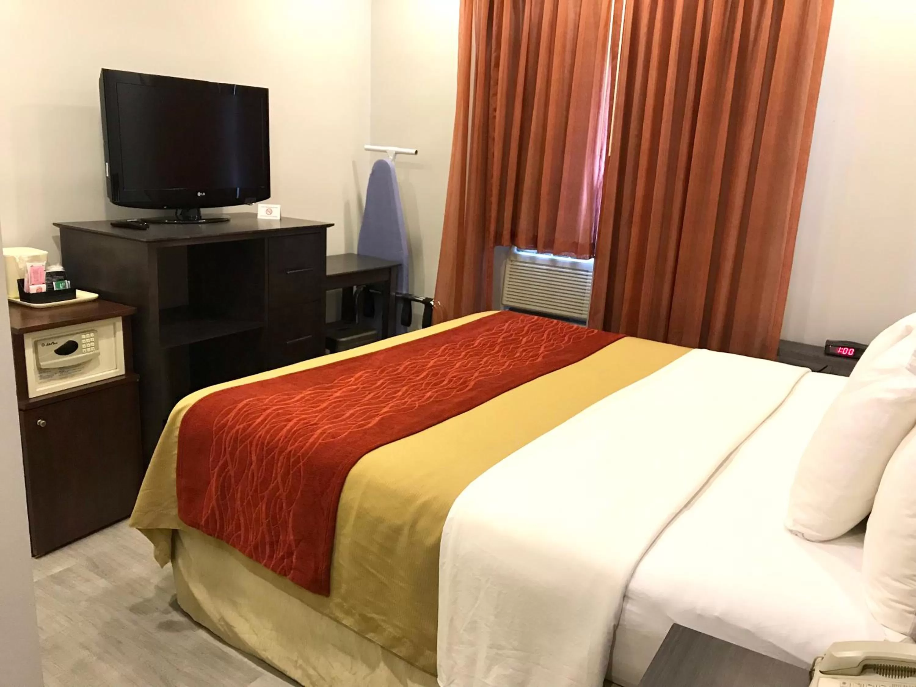 King Room - Smoking  in Heritage Hotel New York City