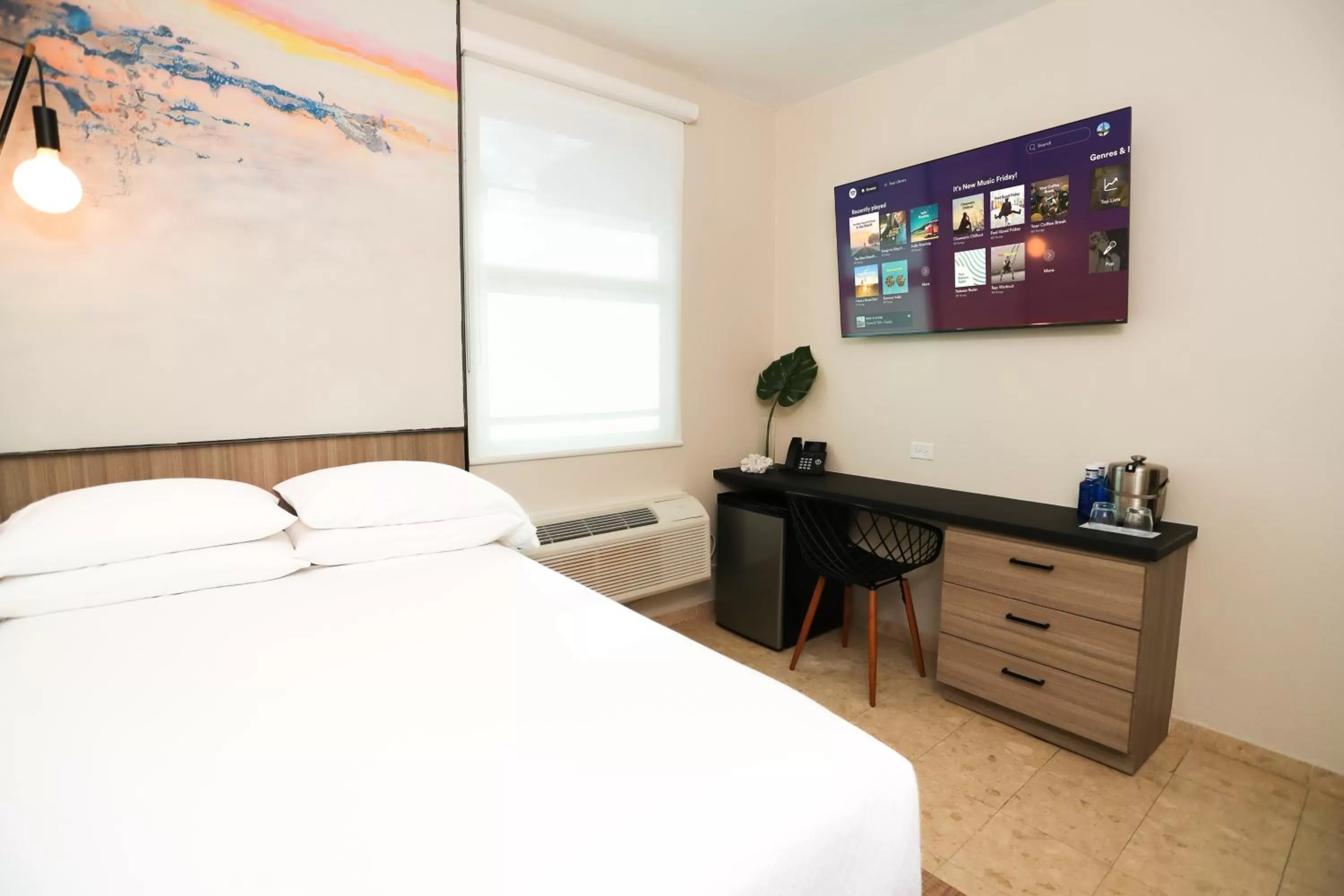 Tryst Petite Full in The Tryst Beachfront Hotel