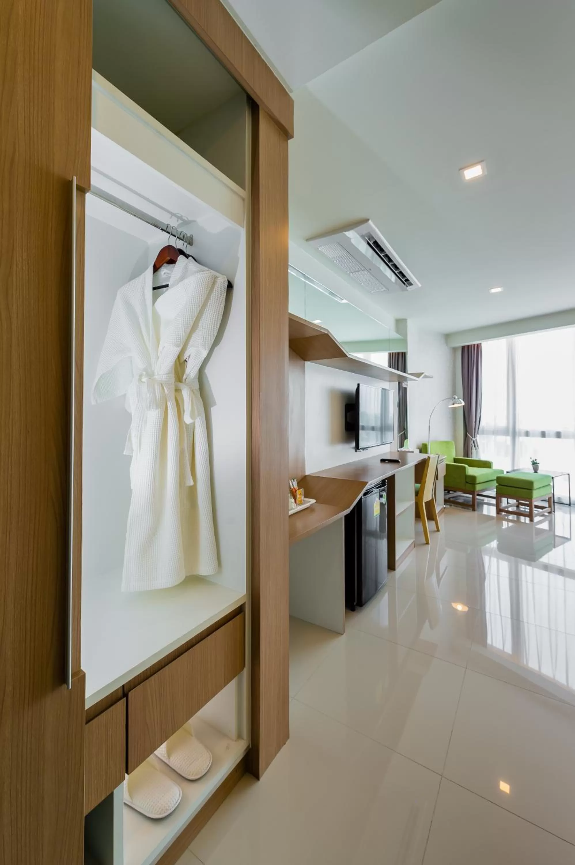 Deluxe Twin Room in 42C The Chic Hotel