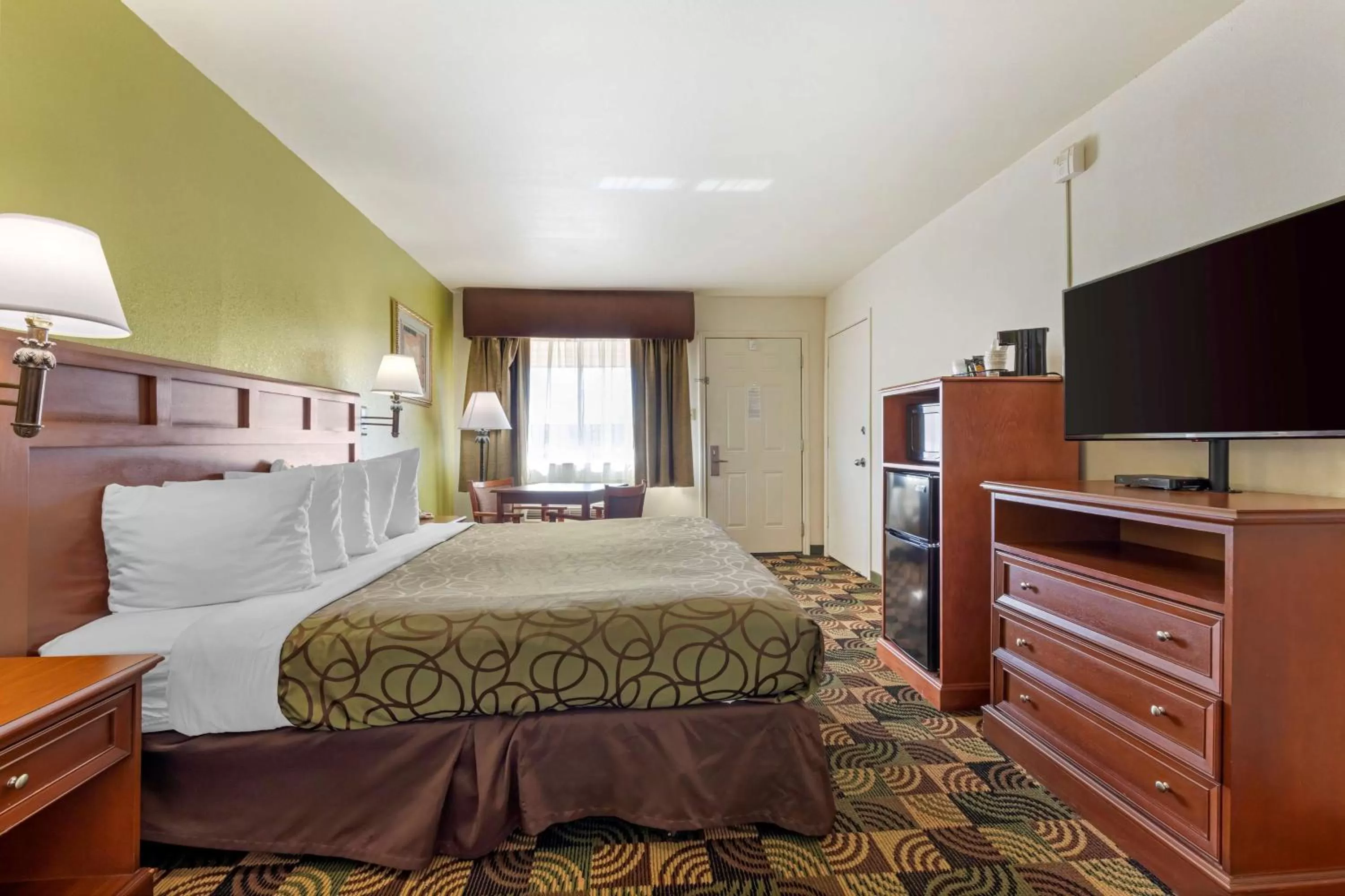 King Room with Roll-In Shower - Disability Access in Best Western Caprock Inn