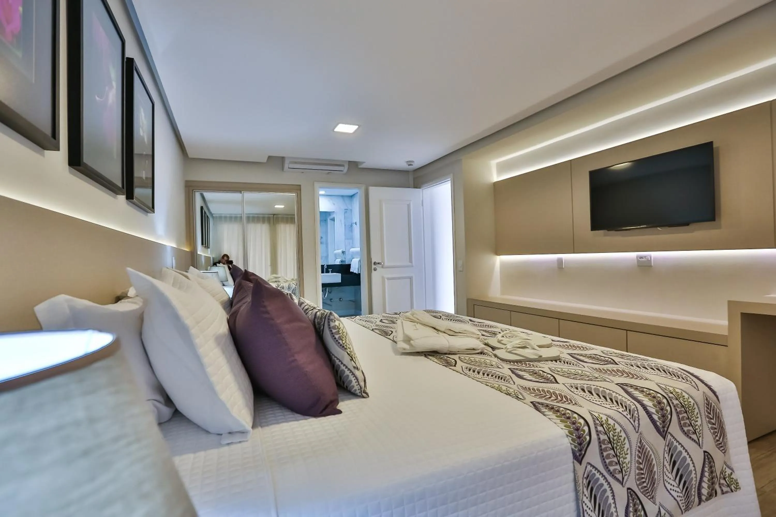 Suite with Hot Tub in Itapema Beach Hotel & Convention