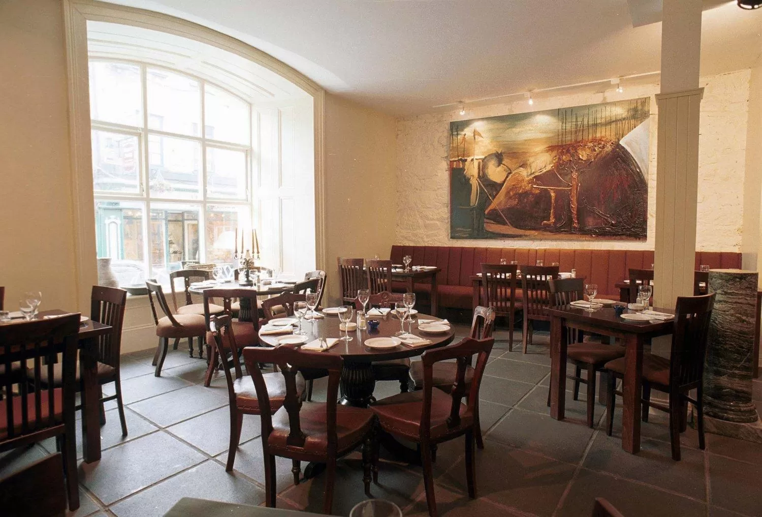Restaurant/places to eat in Old Ground Hotel