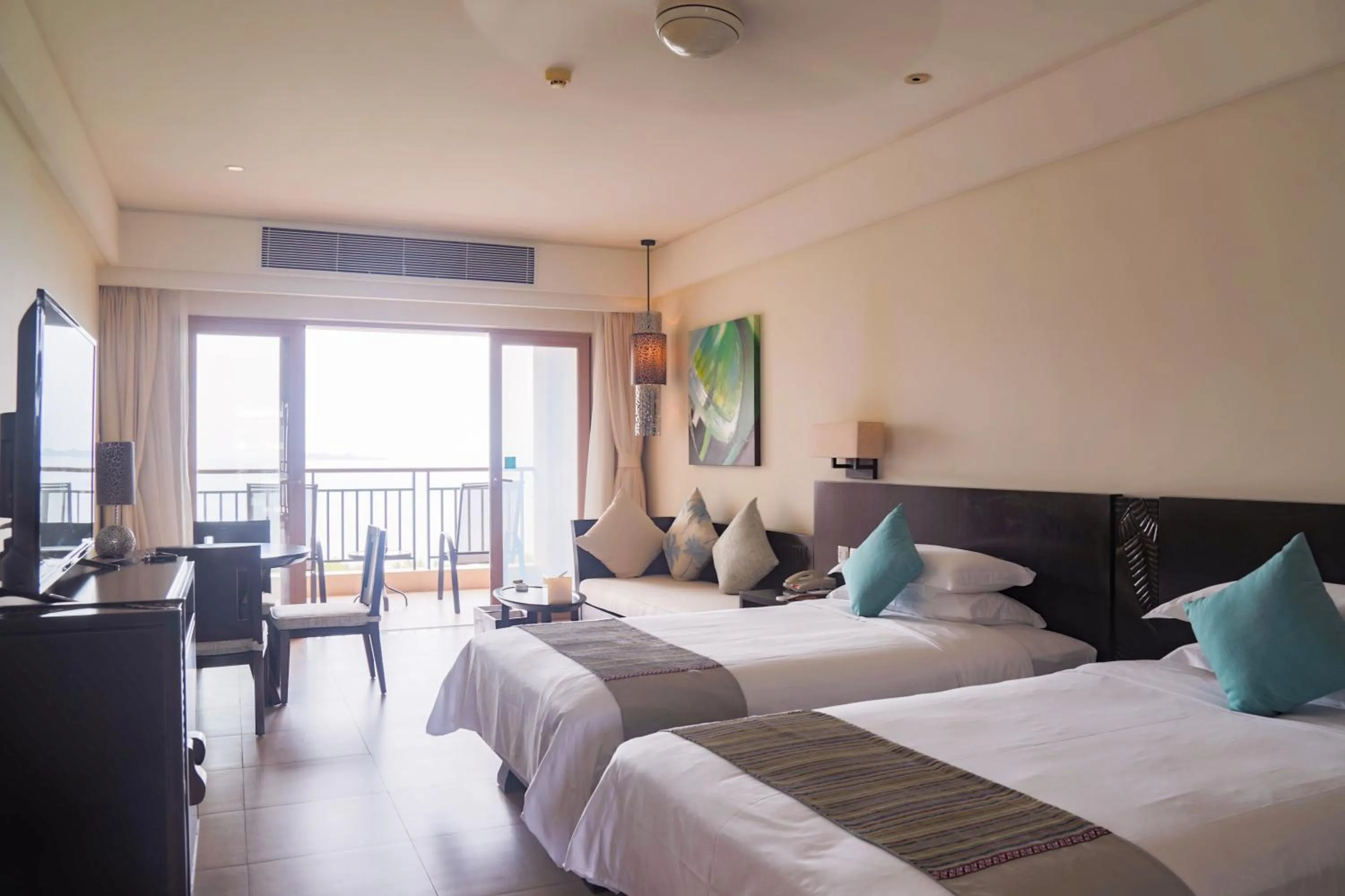 Premier Twin Room with Sea view Room in Howard Johnson Resort Sanya Bay