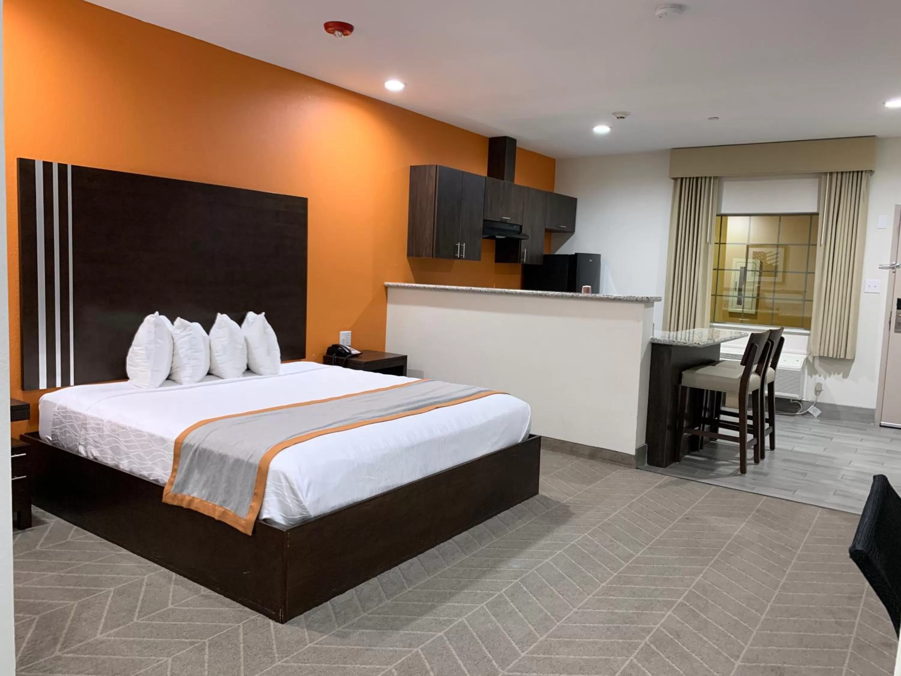 Deluxe King Studio in Scottish Inn & Suites - IAH Airport