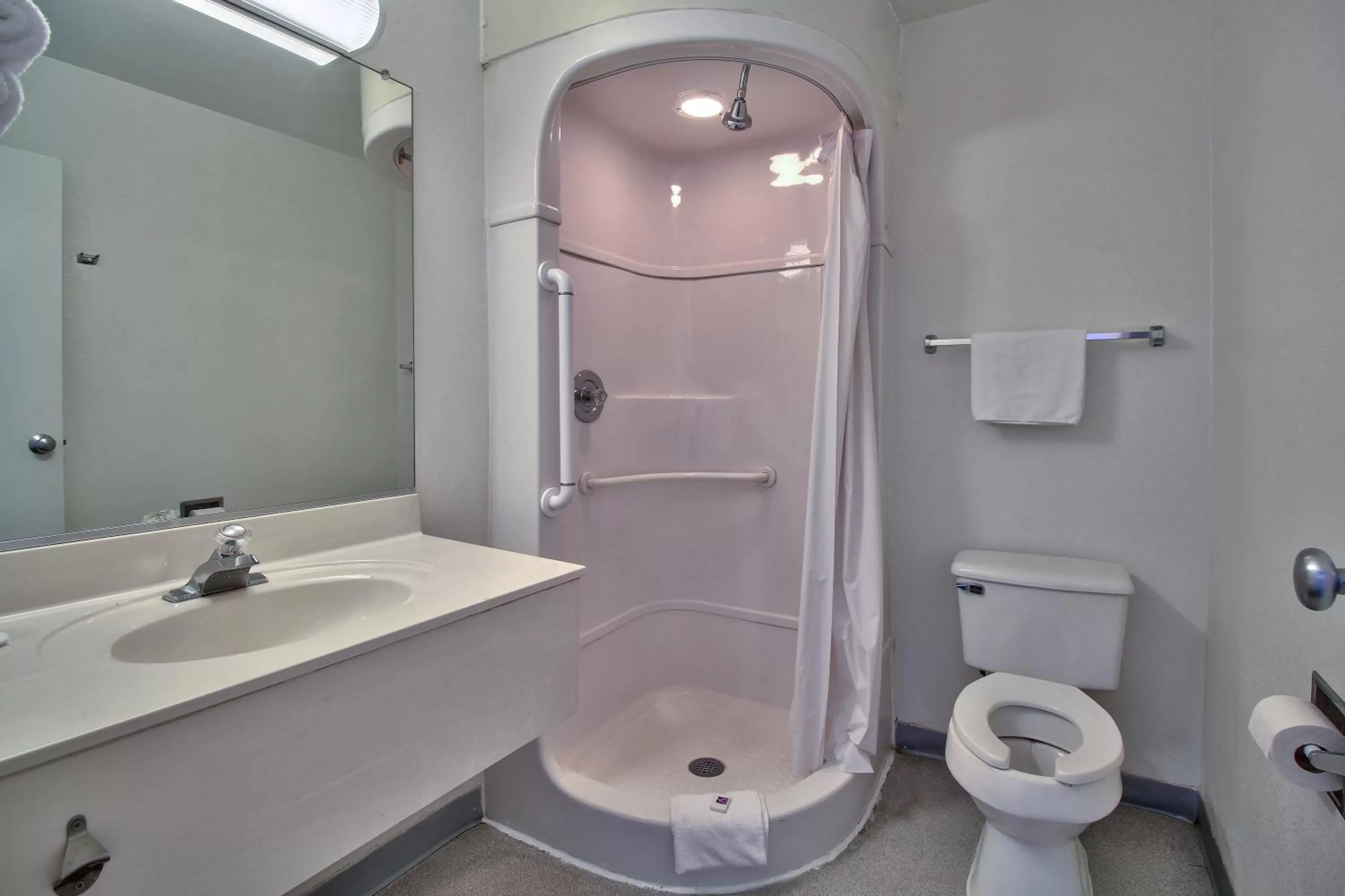 Deluxe Queen Room - single occupancy - Non-Smoking in Motel 6-Douglas, AZ