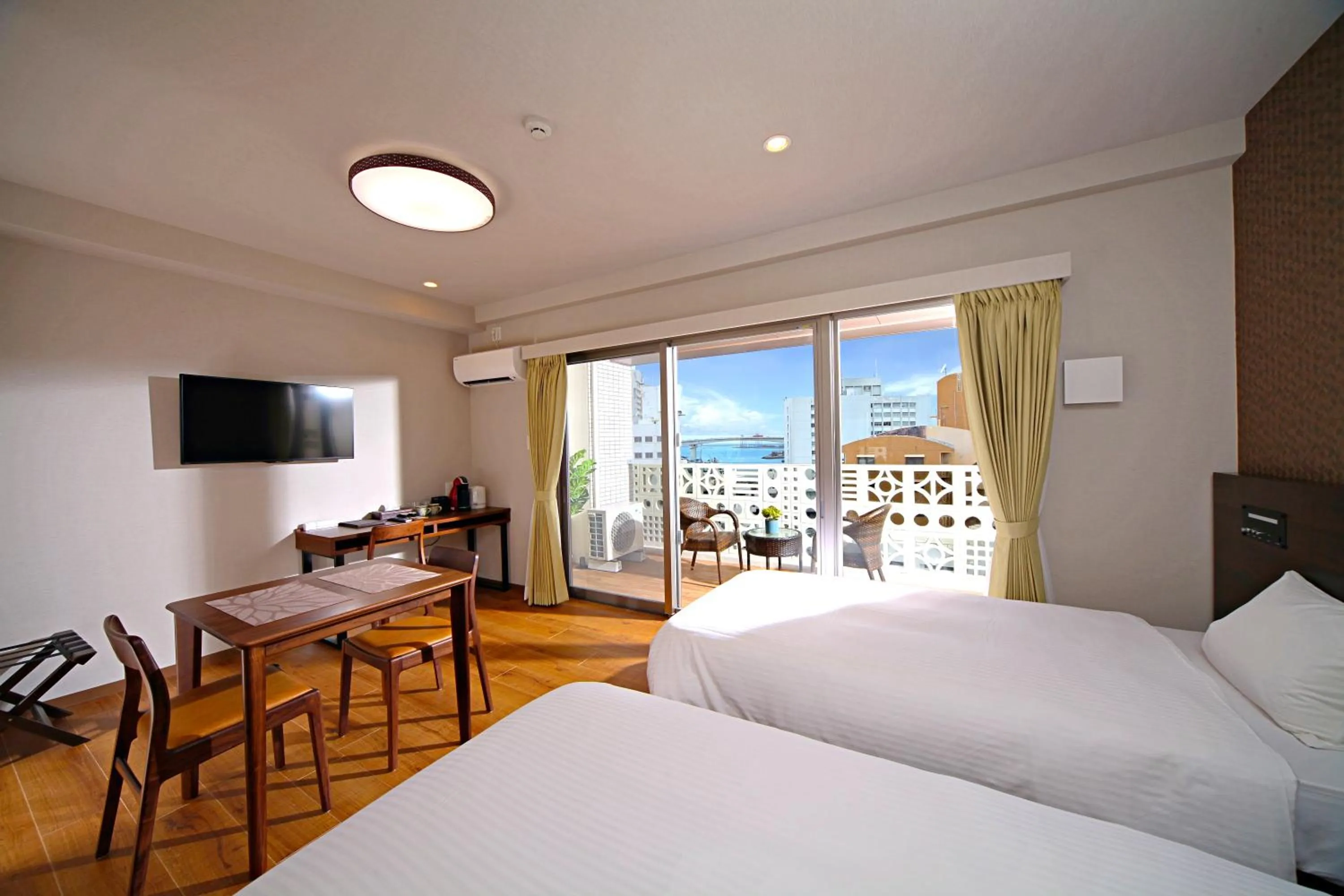 Standard Twin Room in Smart Condo Tomari