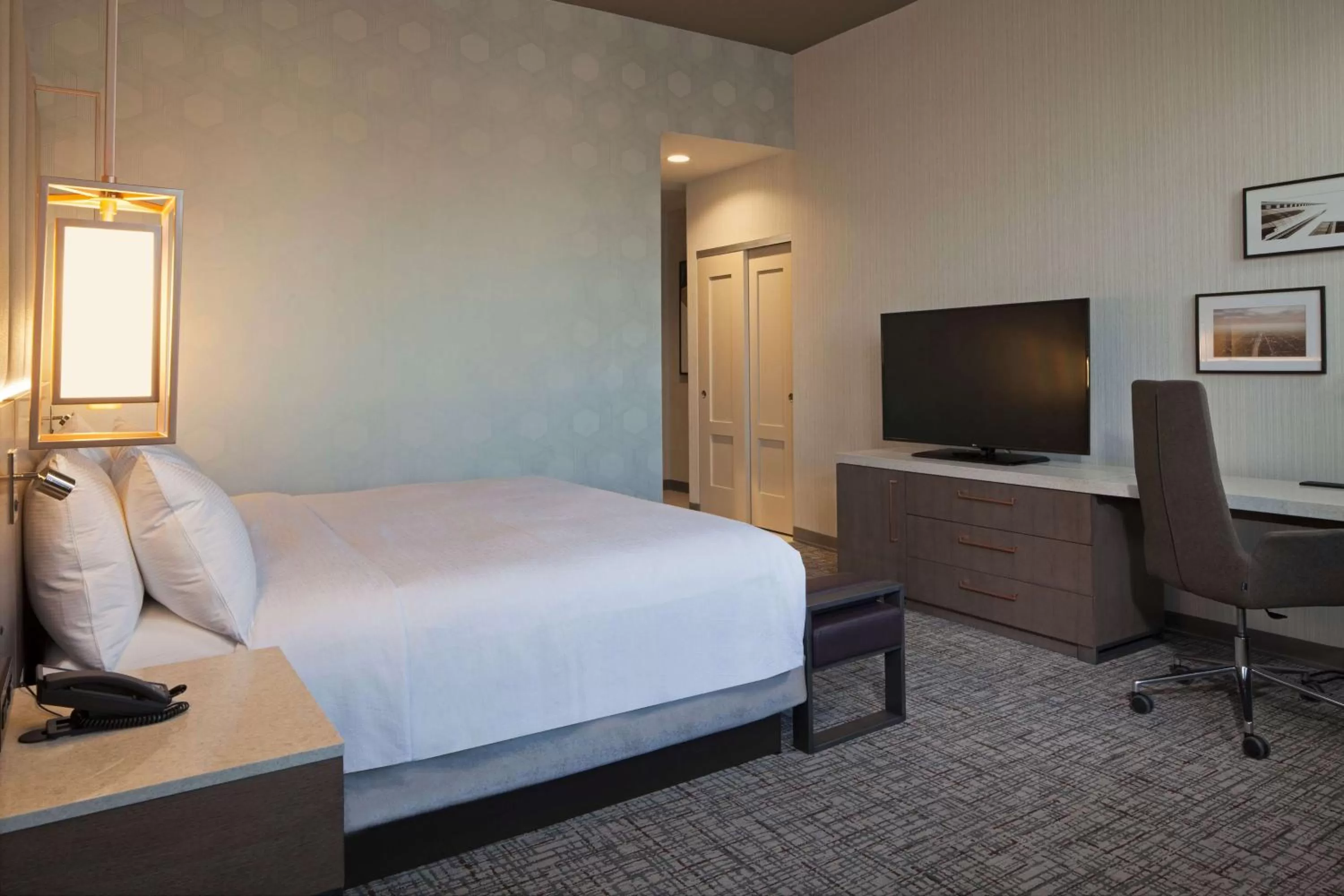 Deluxe King Room - Mobility Access in H Hotel Los Angeles, Curio Collection By Hilton