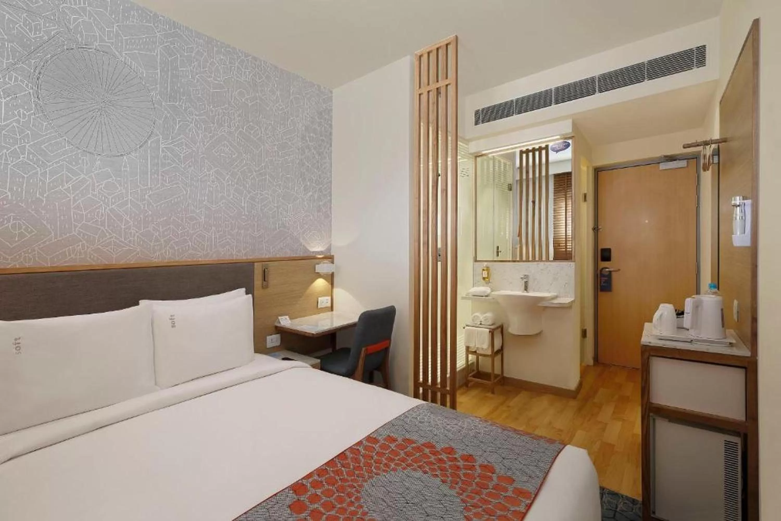 Standard Queen Room with City View - High Floor in Holiday Inn Express Ahmedabad Prahlad Nagar by IHG