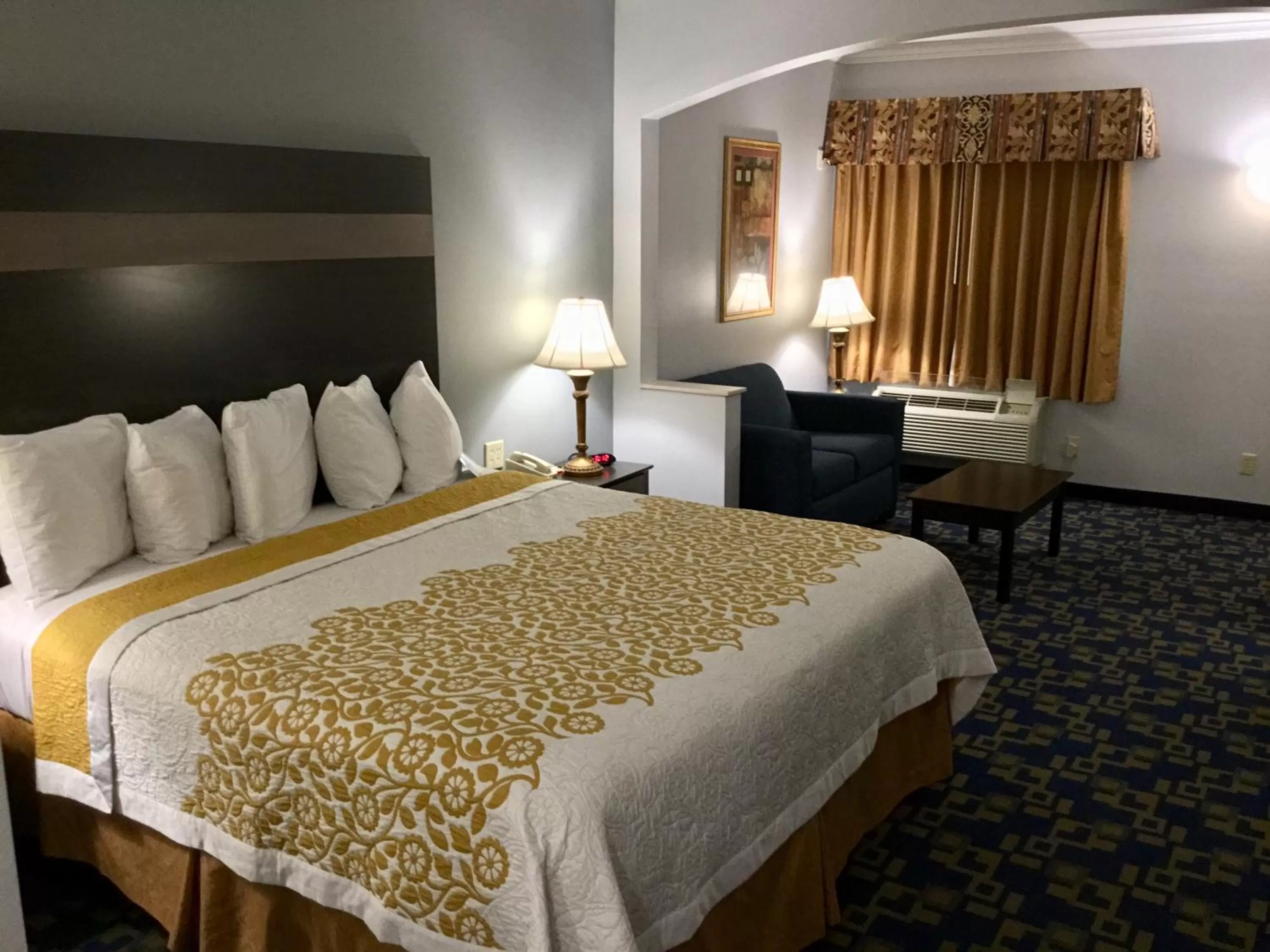 King Room - single occupancy - Non-Smoking in Days Inn by Wyndham Robstown