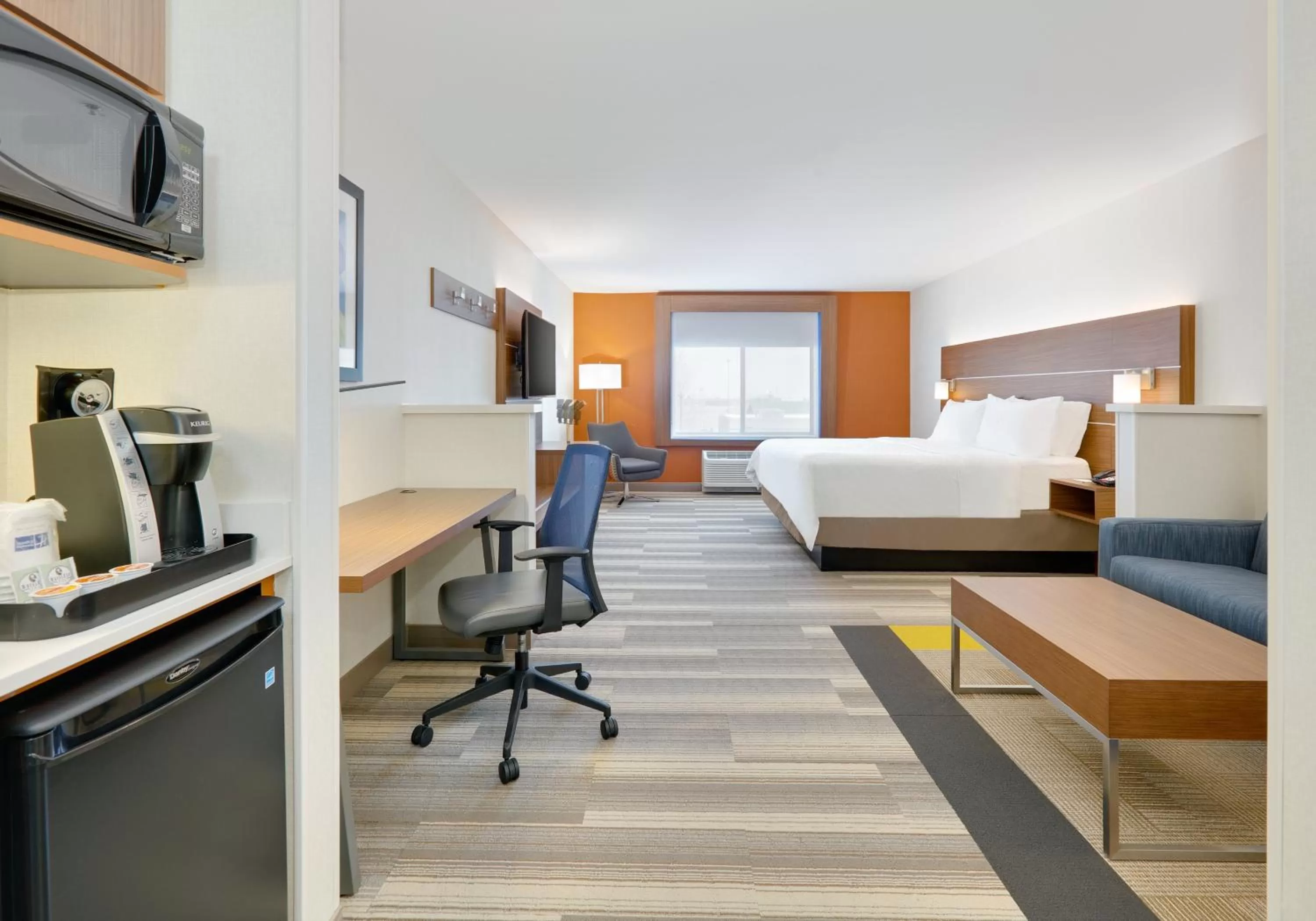 King Suite in Holiday Inn Express & Suites Mitchell by IHG