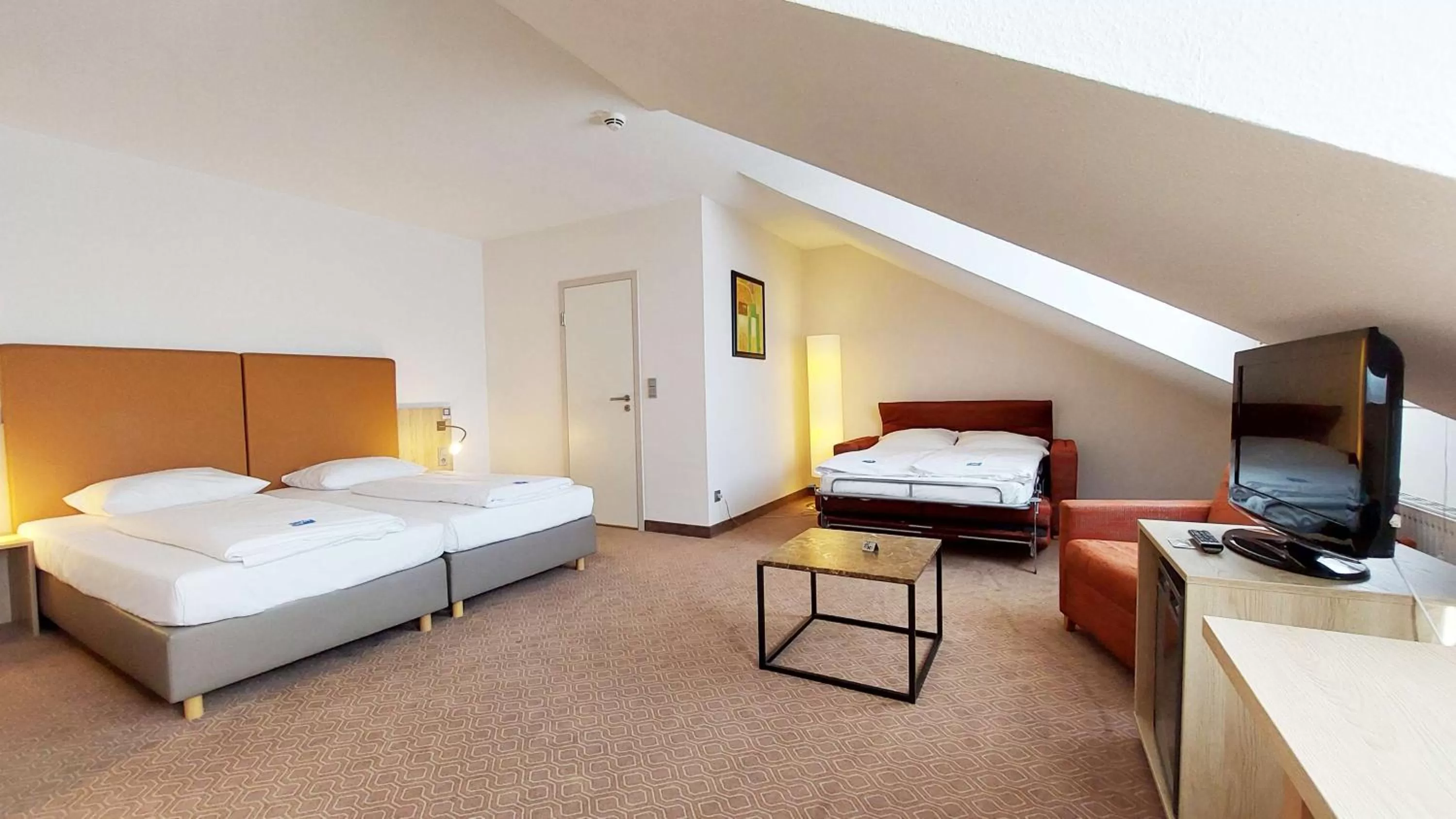 Business Double Room with Sofa Bed in GHOTEL hotel & living Kiel