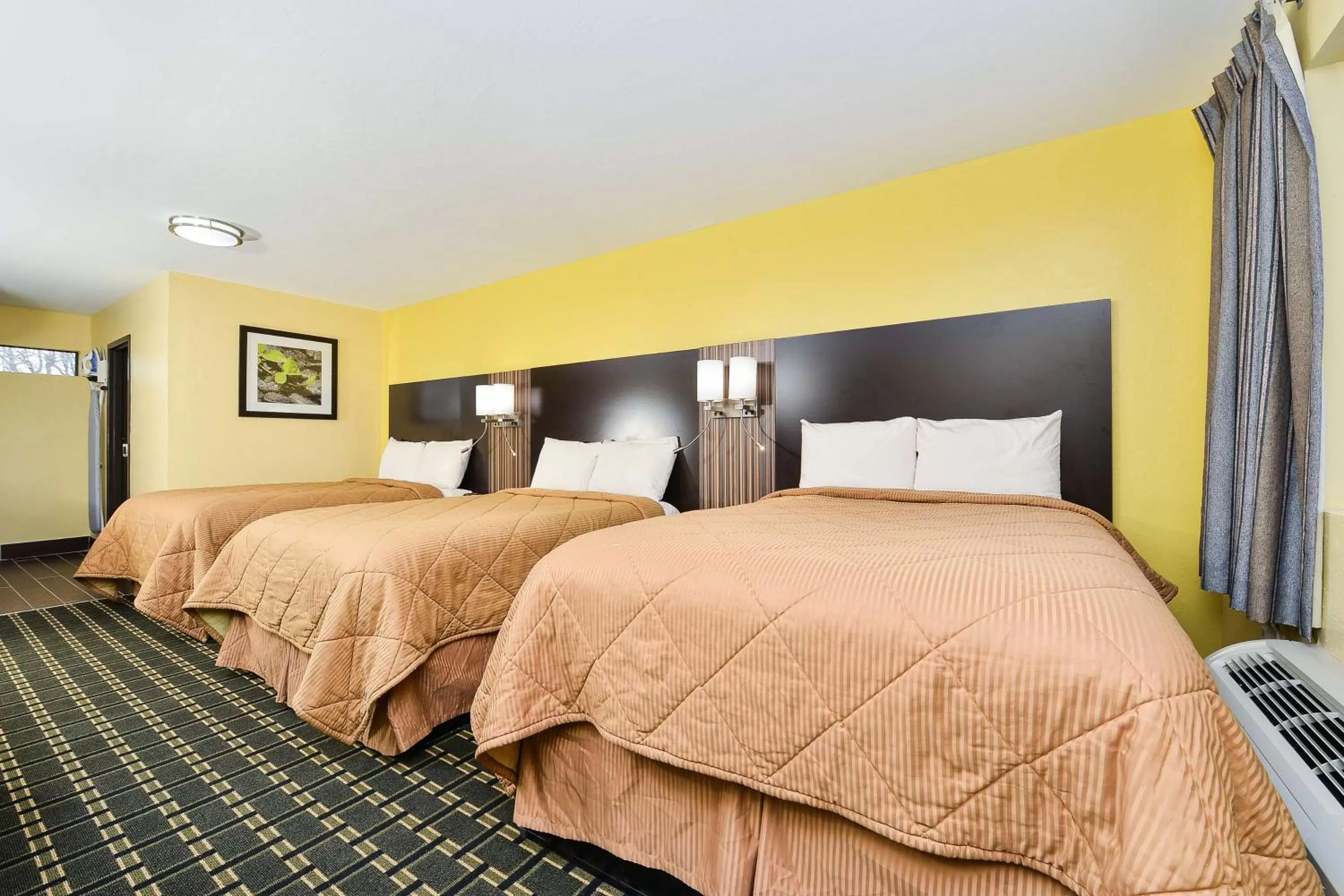 Triple Room with Kitchenette - Non Smoking in Americas Best Value Inn Ponca City