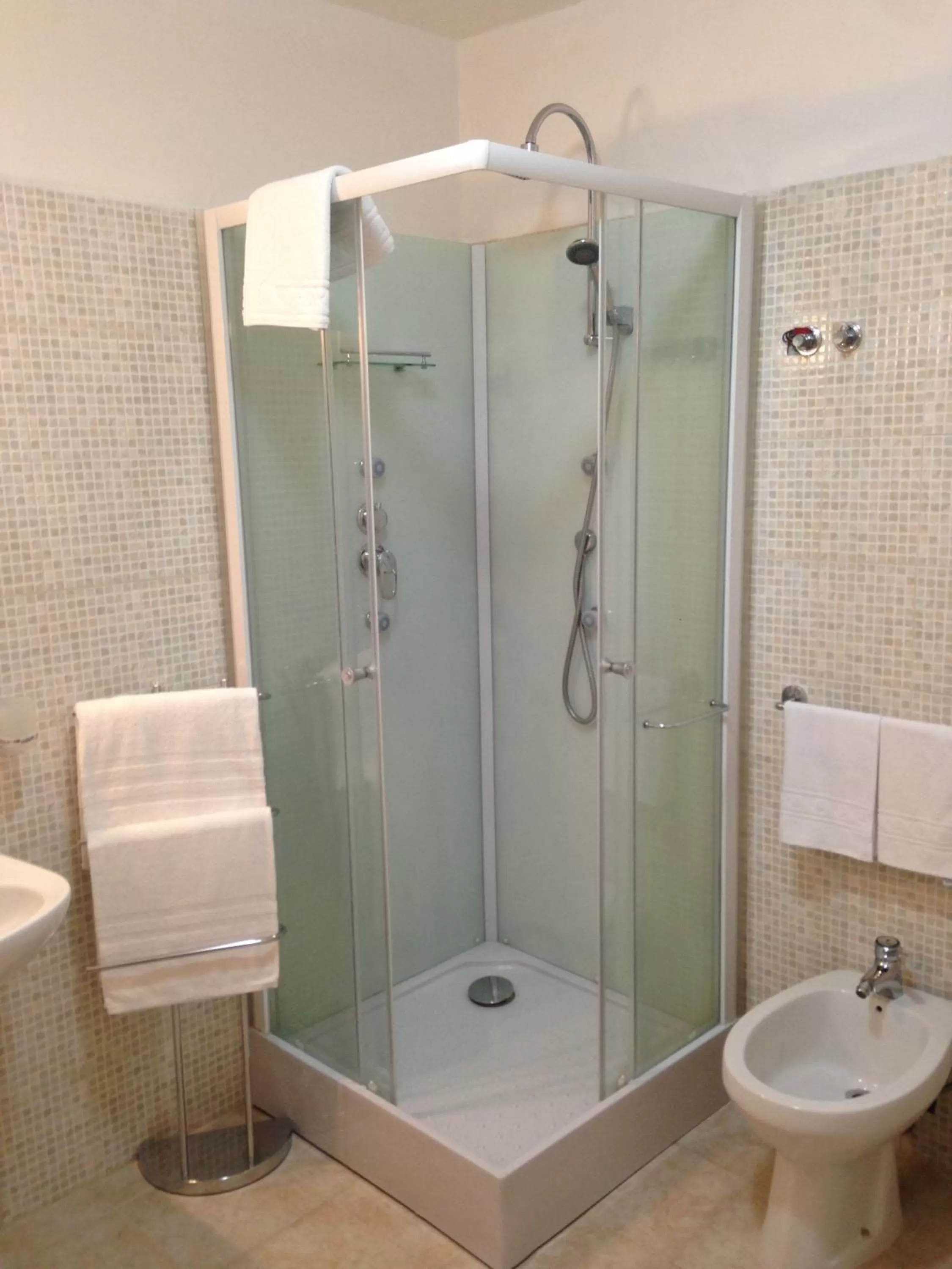 Twin Room in Le Sirene Bed and Breakfast