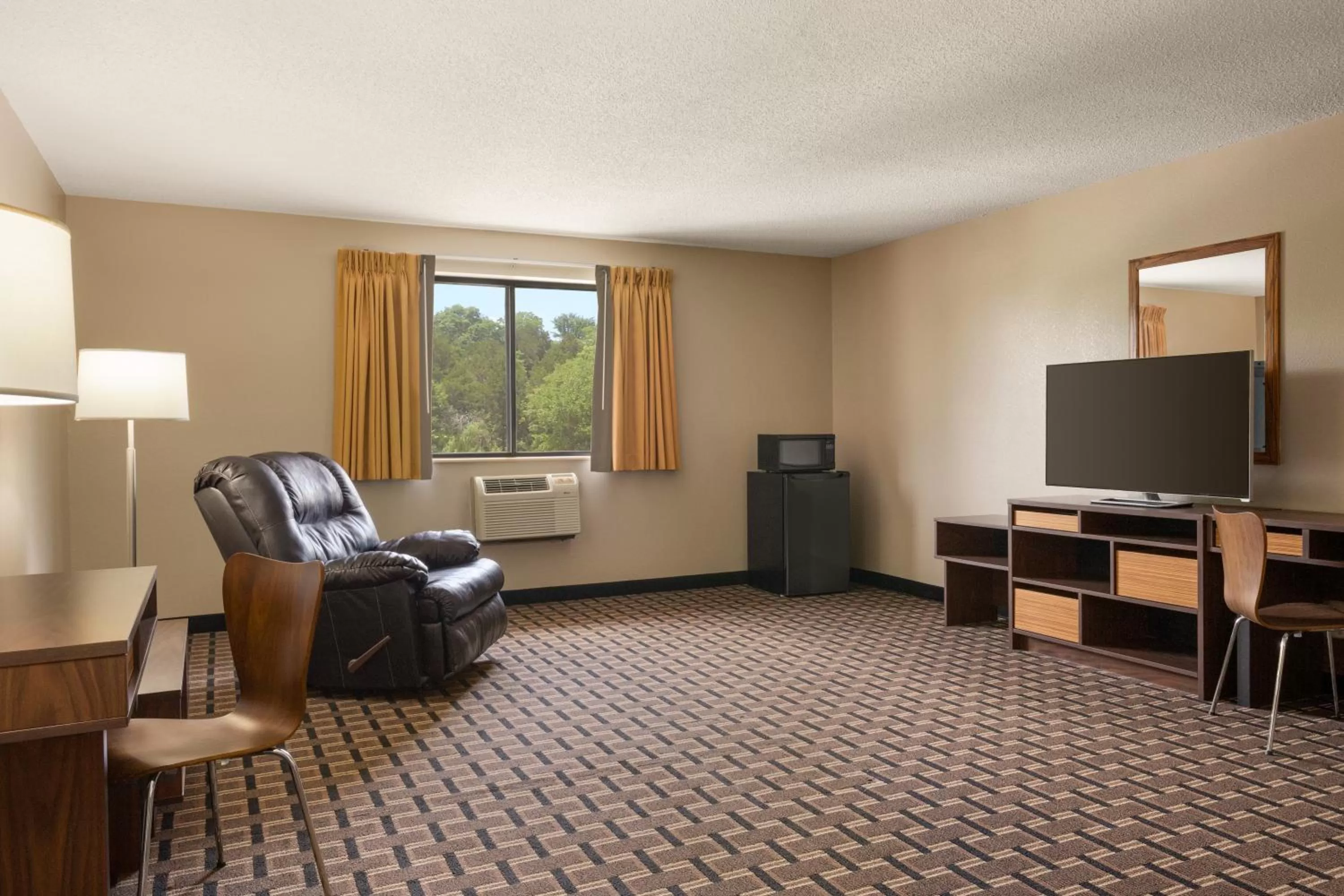 One-Bedroom King Suite - Non-Smoking in Super 8 by Wyndham Mayfield