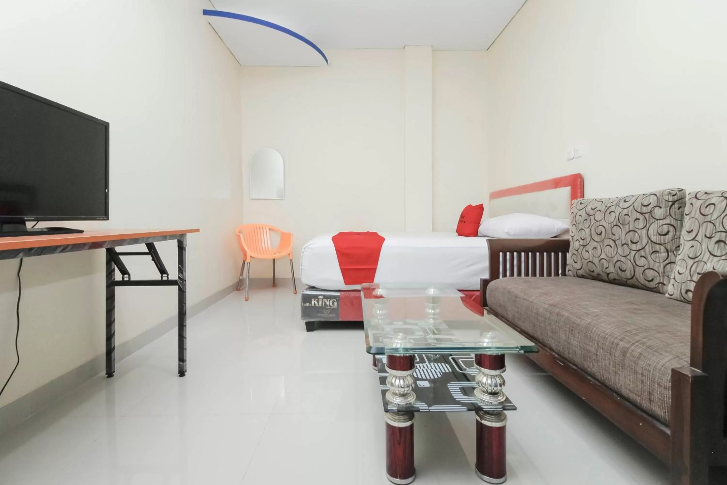 Suite in RedDoorz Plus @ Jalan Pemuda Jakarta