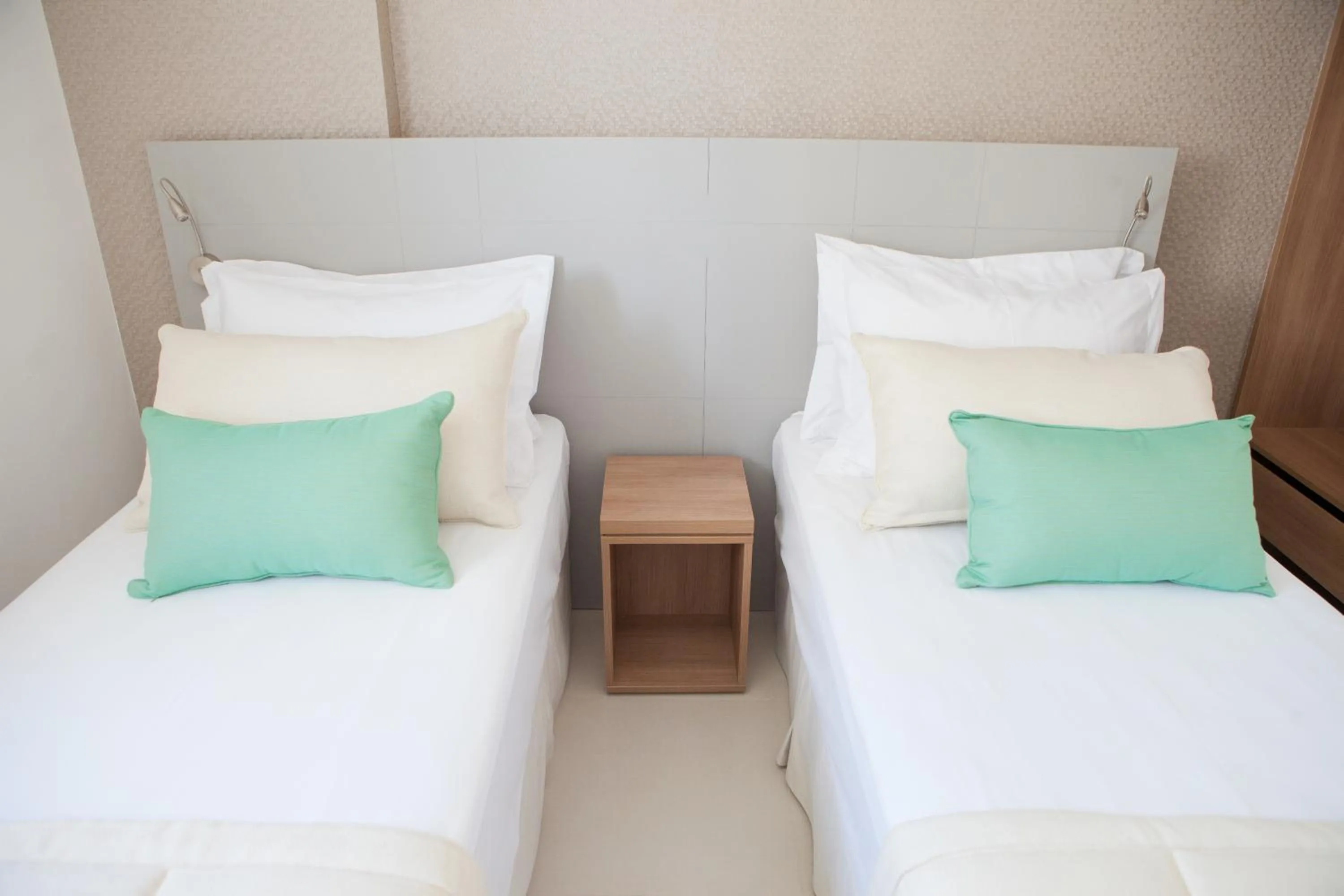 Standard PwD Disability Access - single occupancy - 2 Single Beds in Intercity Brasilia Led Aguas Claras