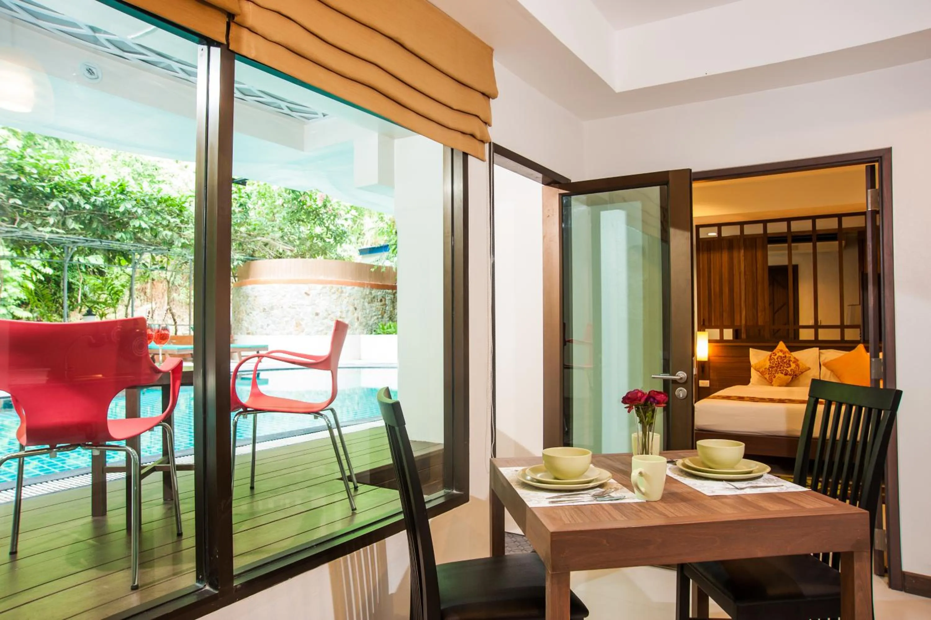 Suite with pool access in Ratana Hill Patong