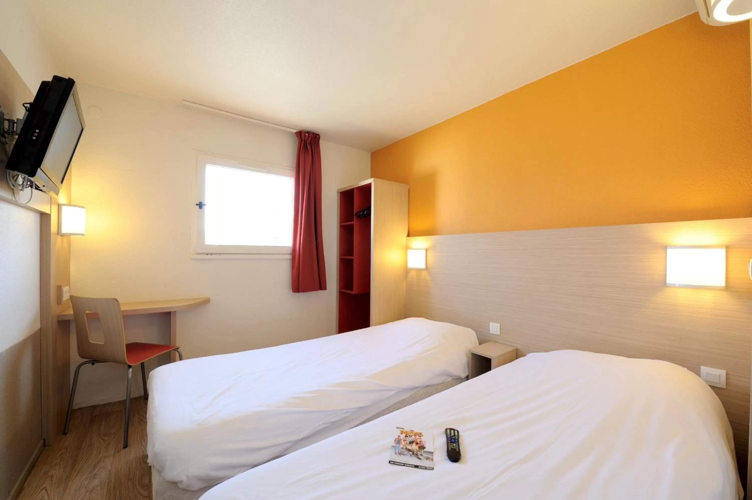 Twin Room with Shower in Hôtel Kennedy Parc des Expositions