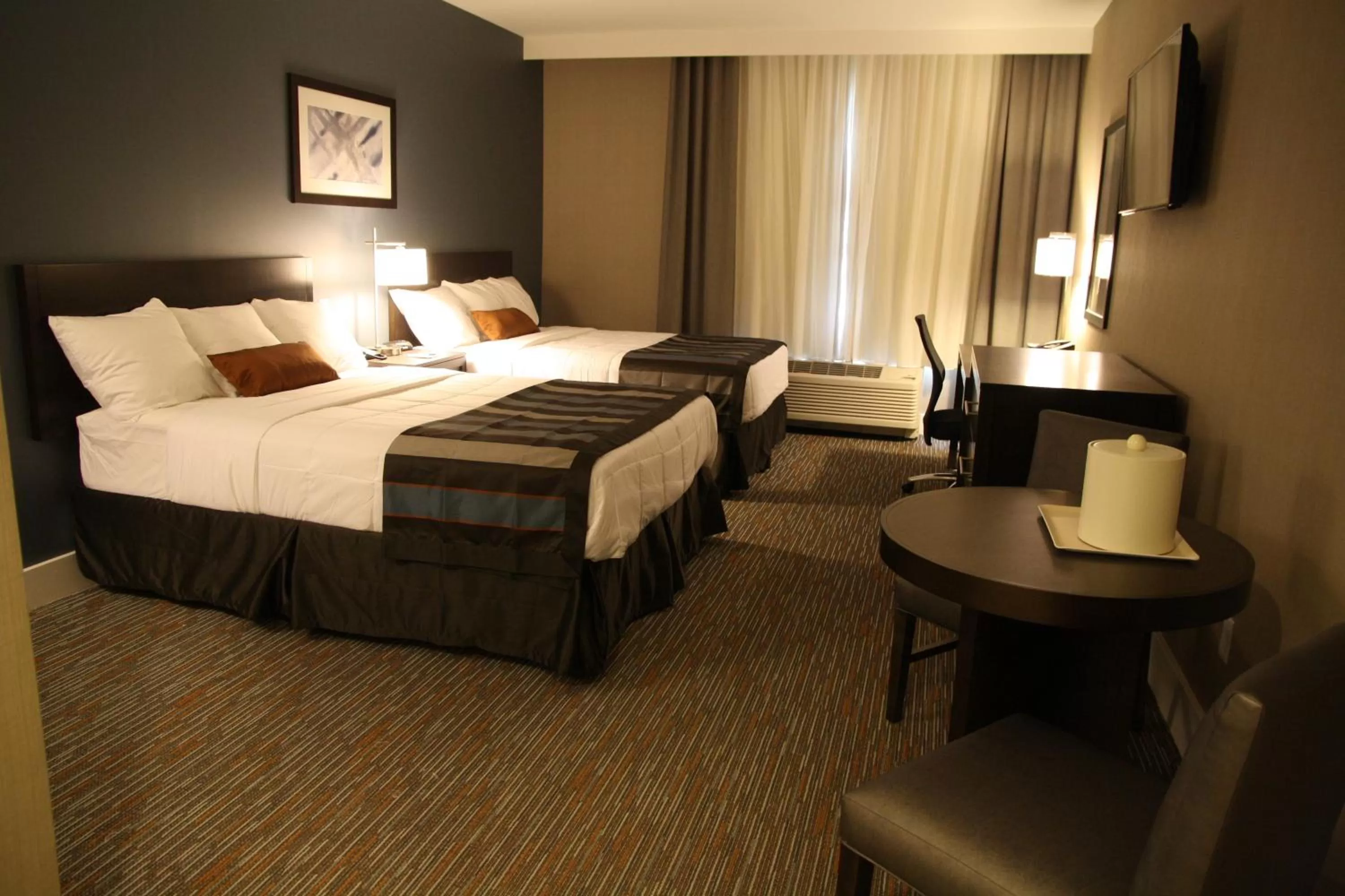 Queen Room with Two Queen Beds - Non-Smoking in Wingate by Wyndham Niagara Falls