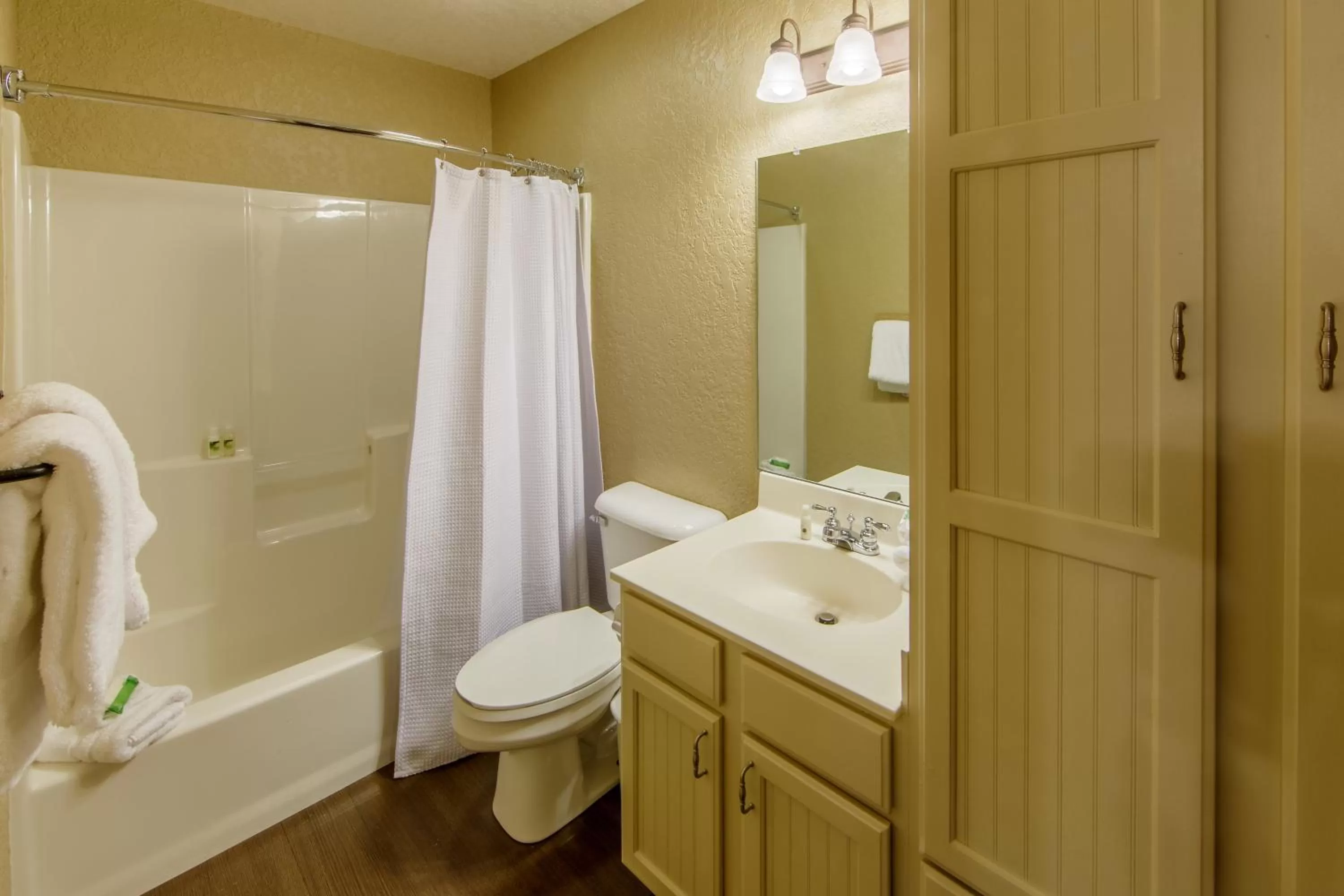 Two-Bedroom Villa in Holiday Inn Club Vacations Apple Mountain Resort at Clarkesville