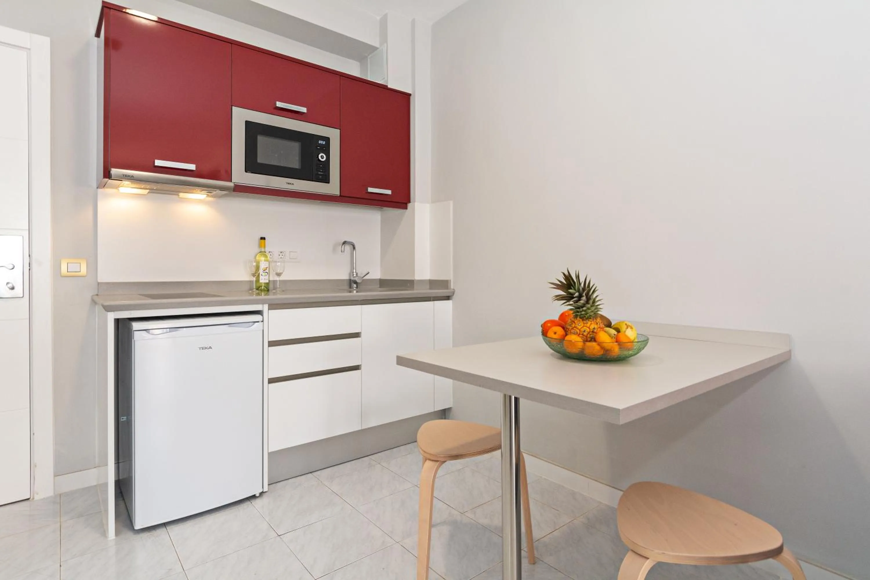 Studio with Pool View (High Floor) in Apartamentos Oceano - Adults Only - Sólo Adultos