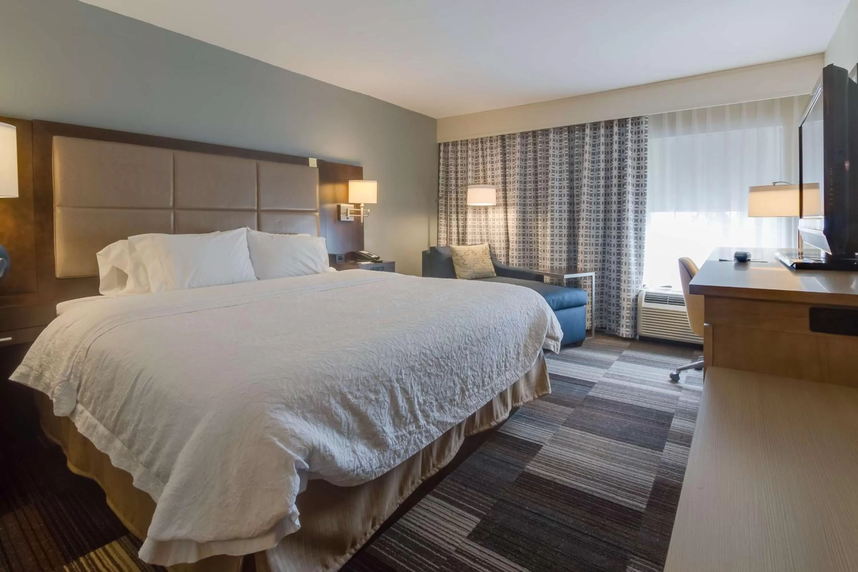 King Room with King Bed - Non-Smoking in Hampton Inn Bellevue/Nashville I-40 West
