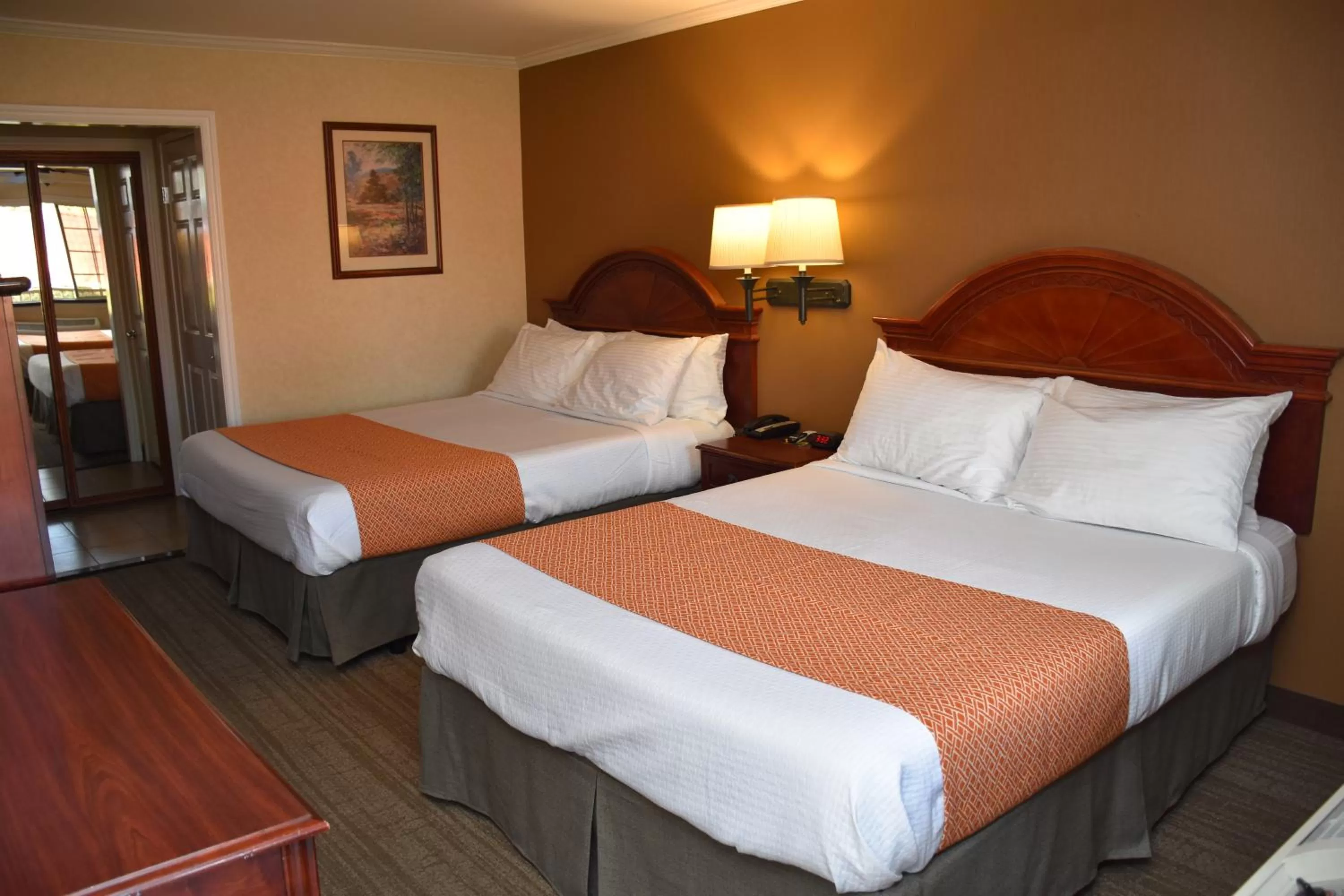 Deluxe Double Queen Room in Dynasty Suites Redlands