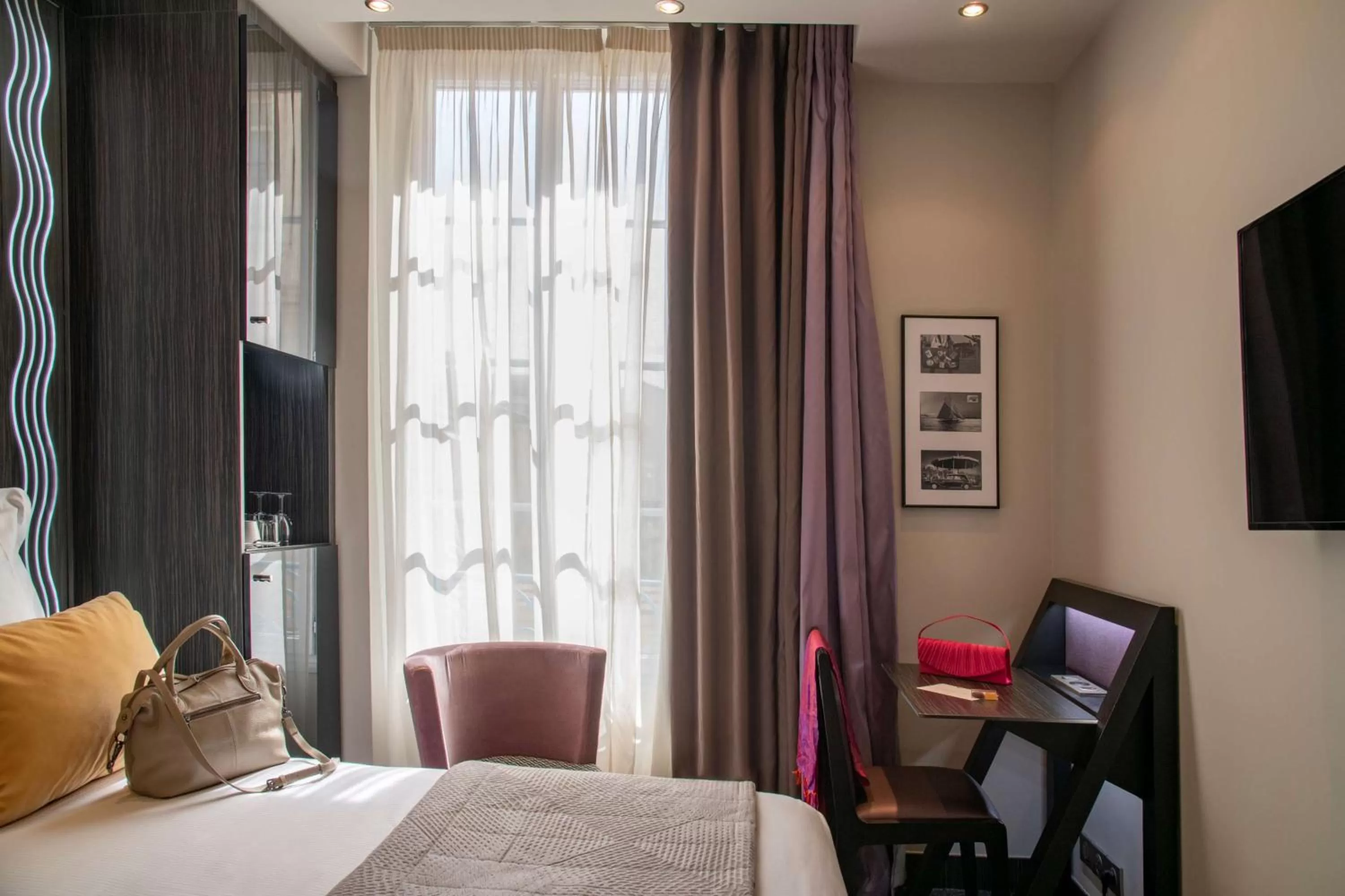 Superior Twin Room with City View in BW Premier Collection Mondial