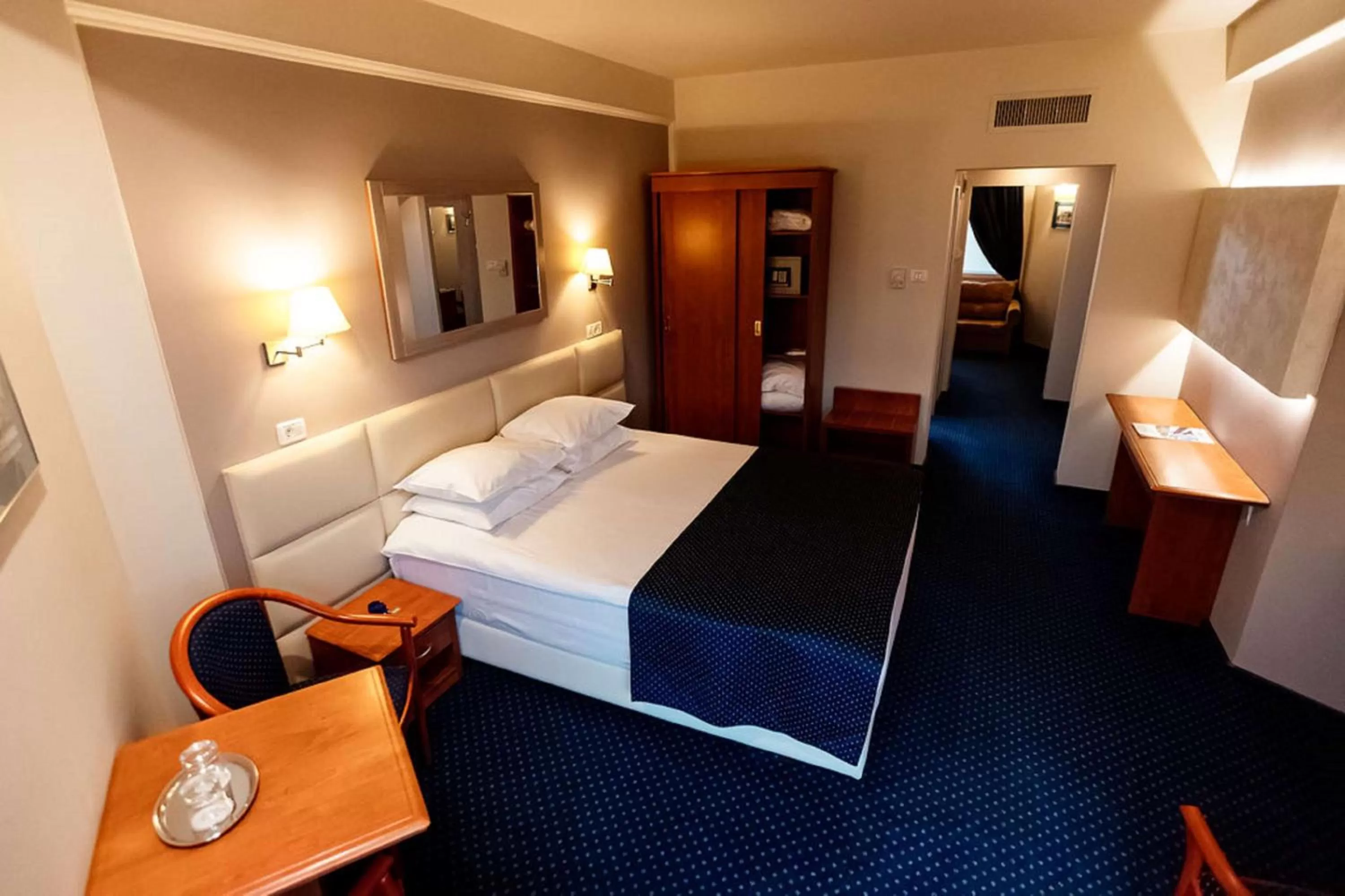 King Suite in Best Western Plus Lido Hotel