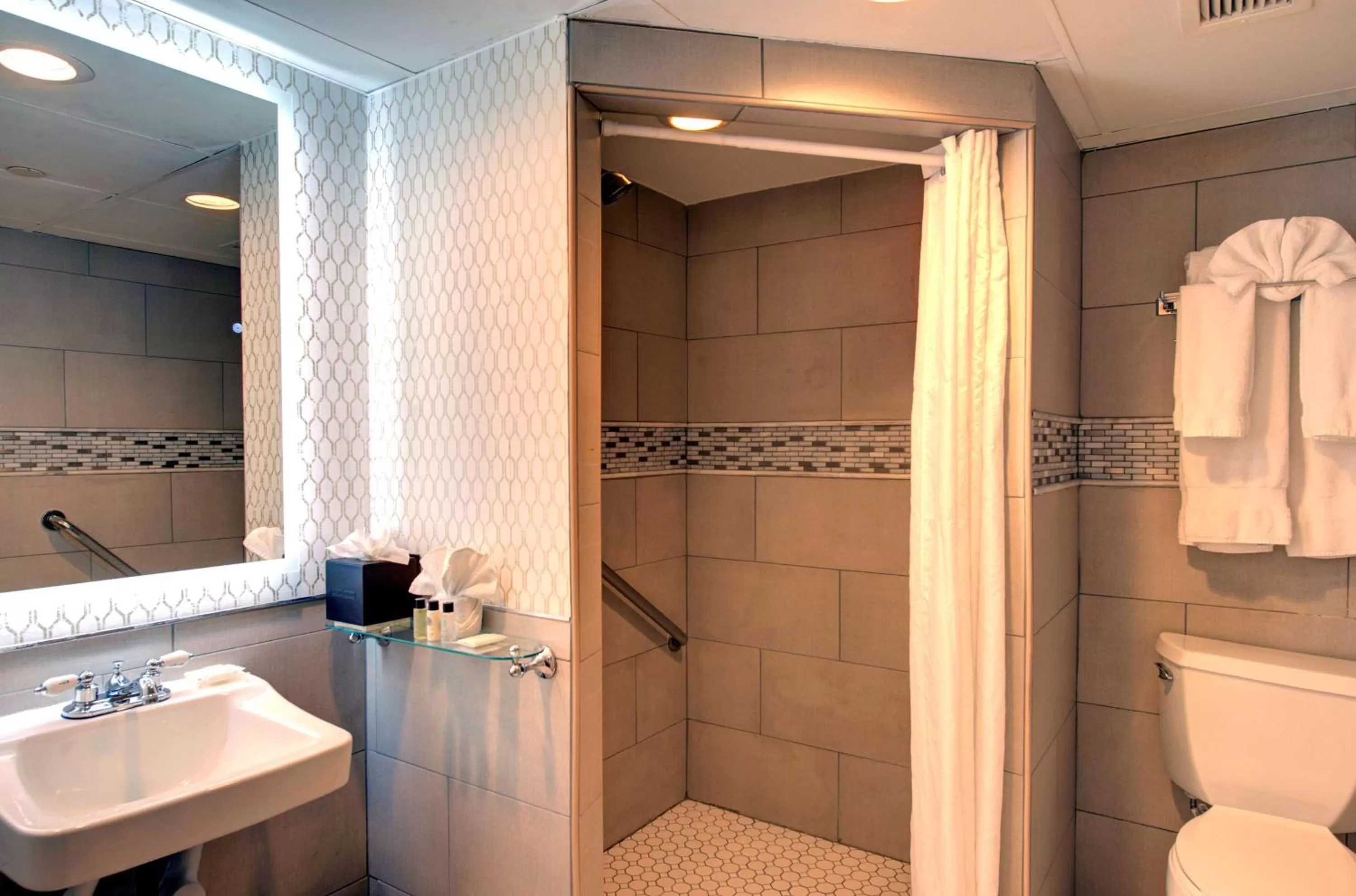 Queen Room with Roll-In Shower - Mobility and Hearing Access in The Roslyn, Tapestry Collection by Hilton