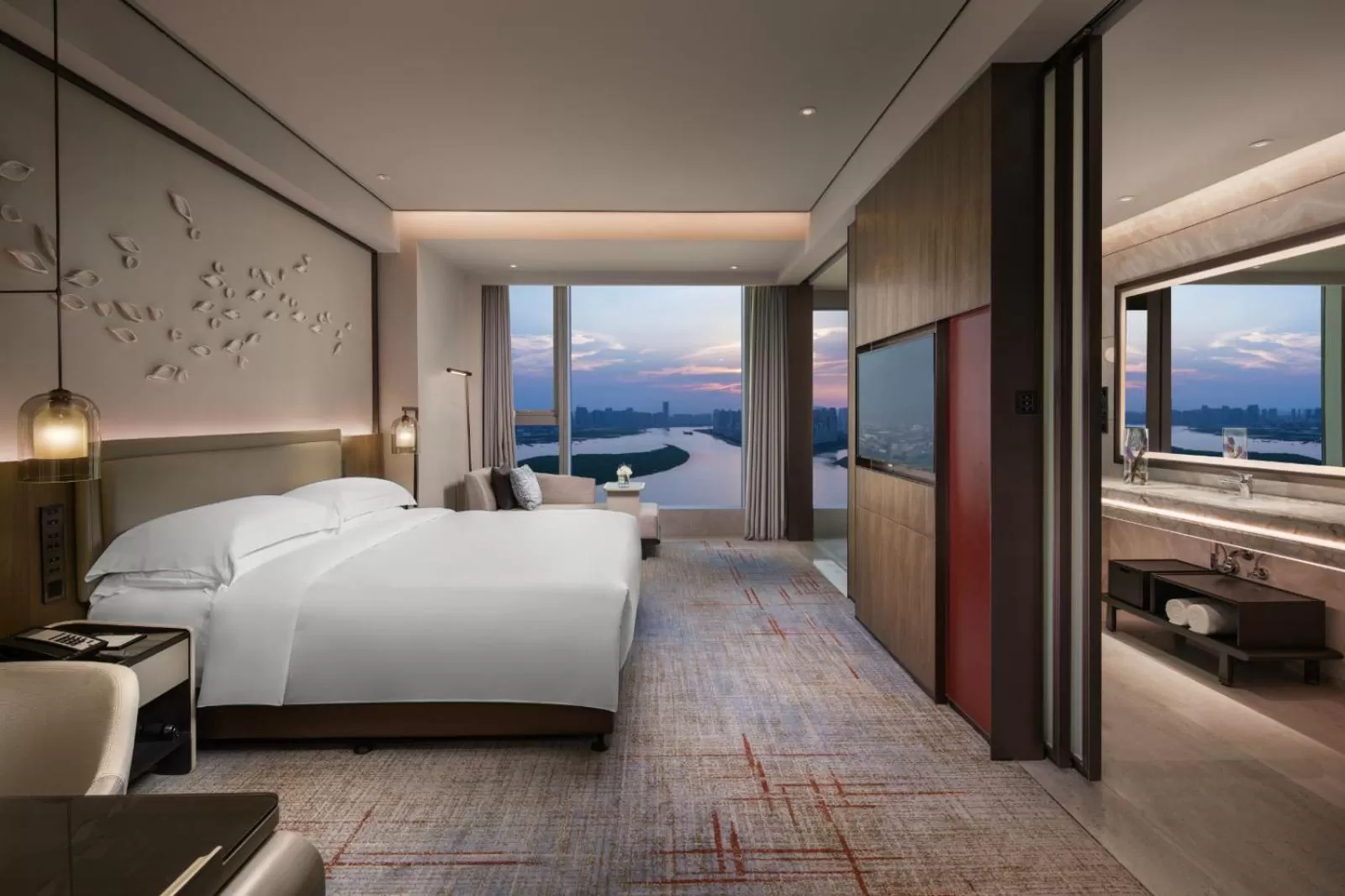 Classic King Room with River View - High Floor/Lounge Access in InterContinental Quanzhou by IHG