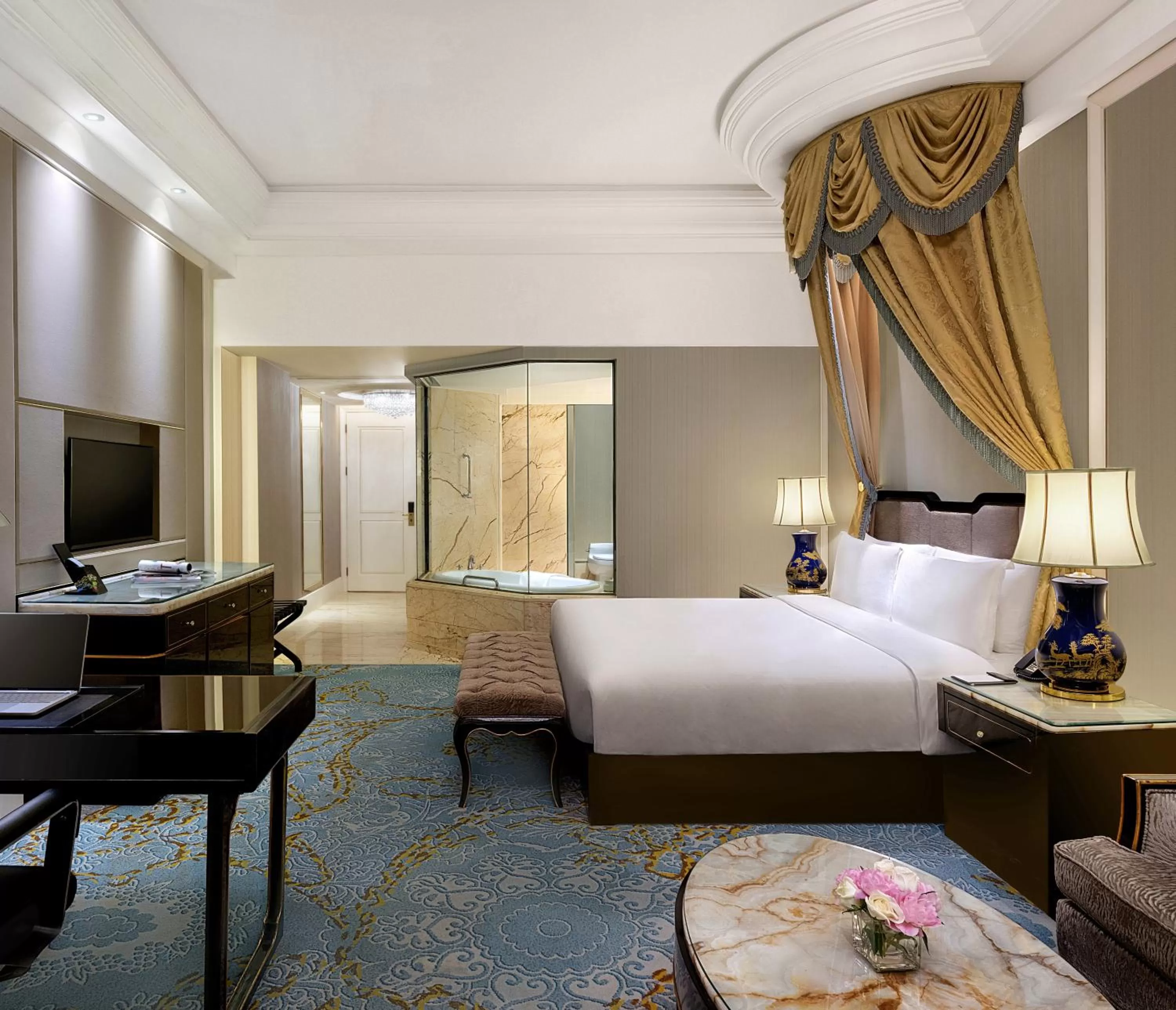 Premium King Room - Club Lounge Access in InterContinental Chengdu Global Center by IHG