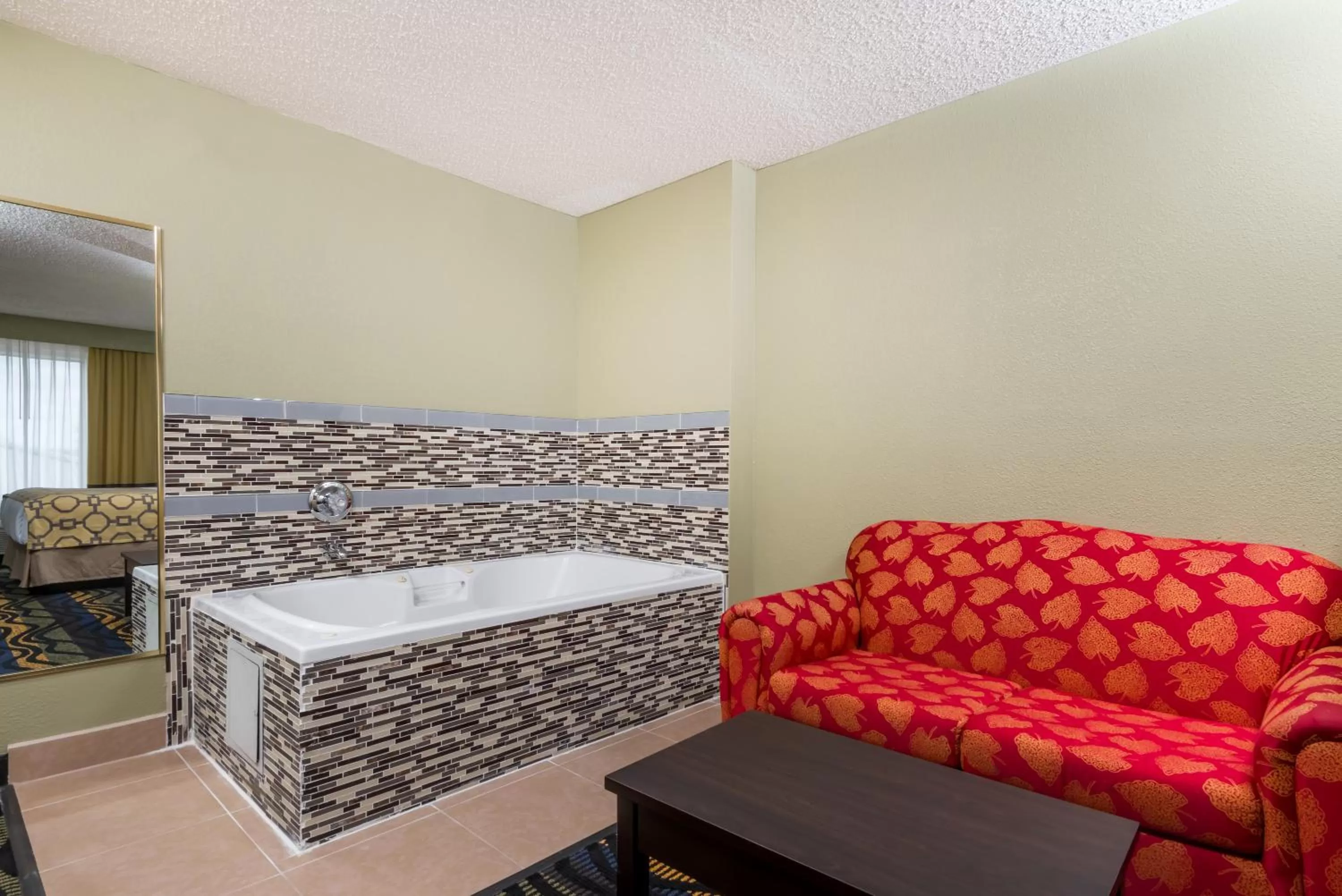 King Suite with Hot Tub - Non-Smoking in Baymont by Wyndham Georgetown