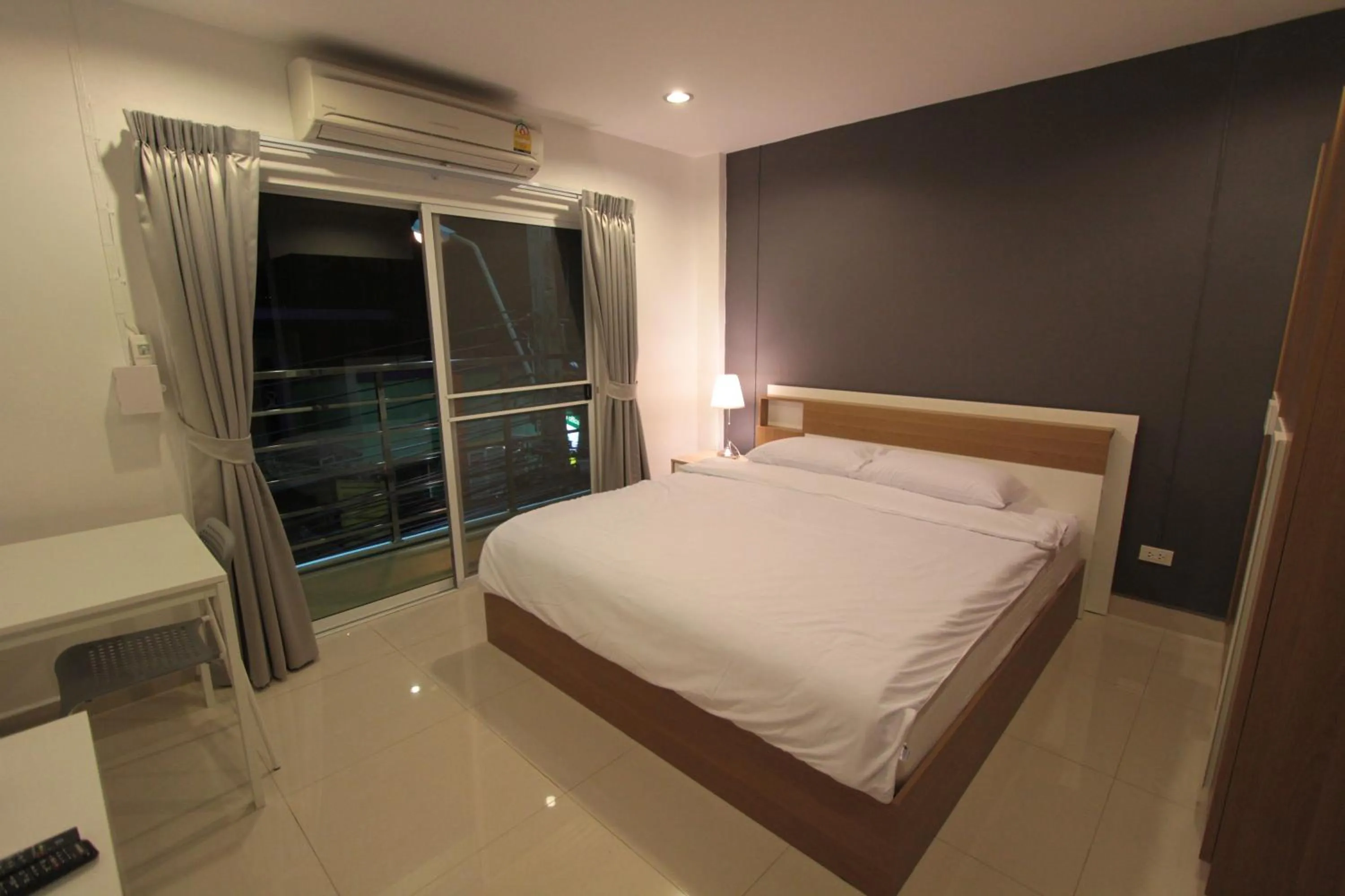 King Room with Balcony in Napaville Huai Khwang