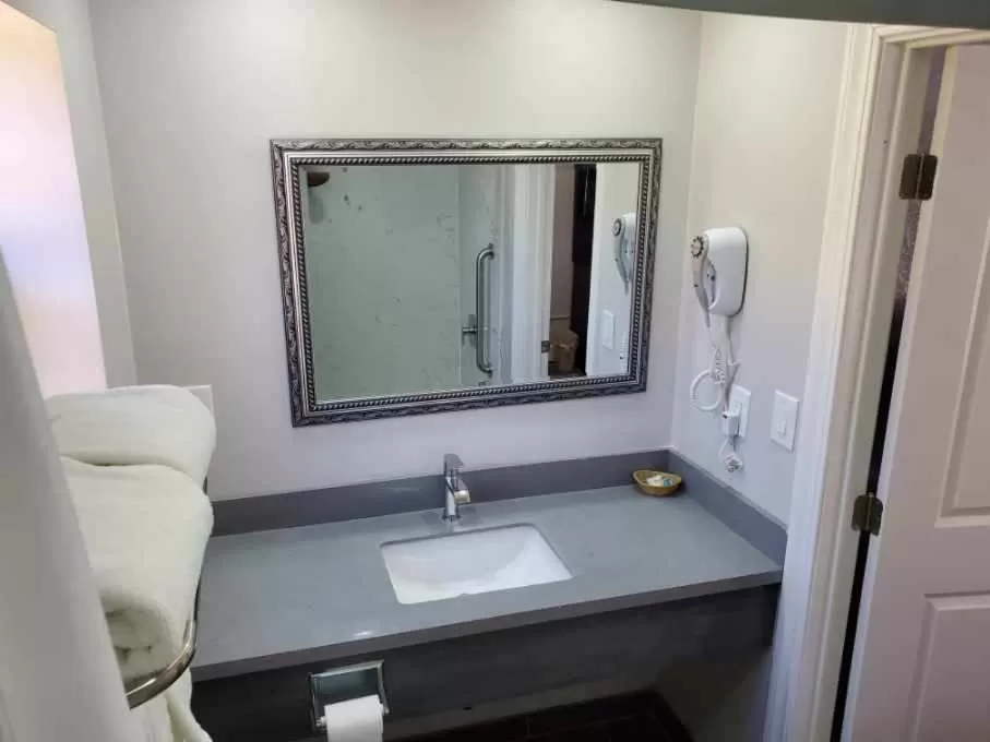 Double Room with Two Double Beds - Smoking in Bestway Inn