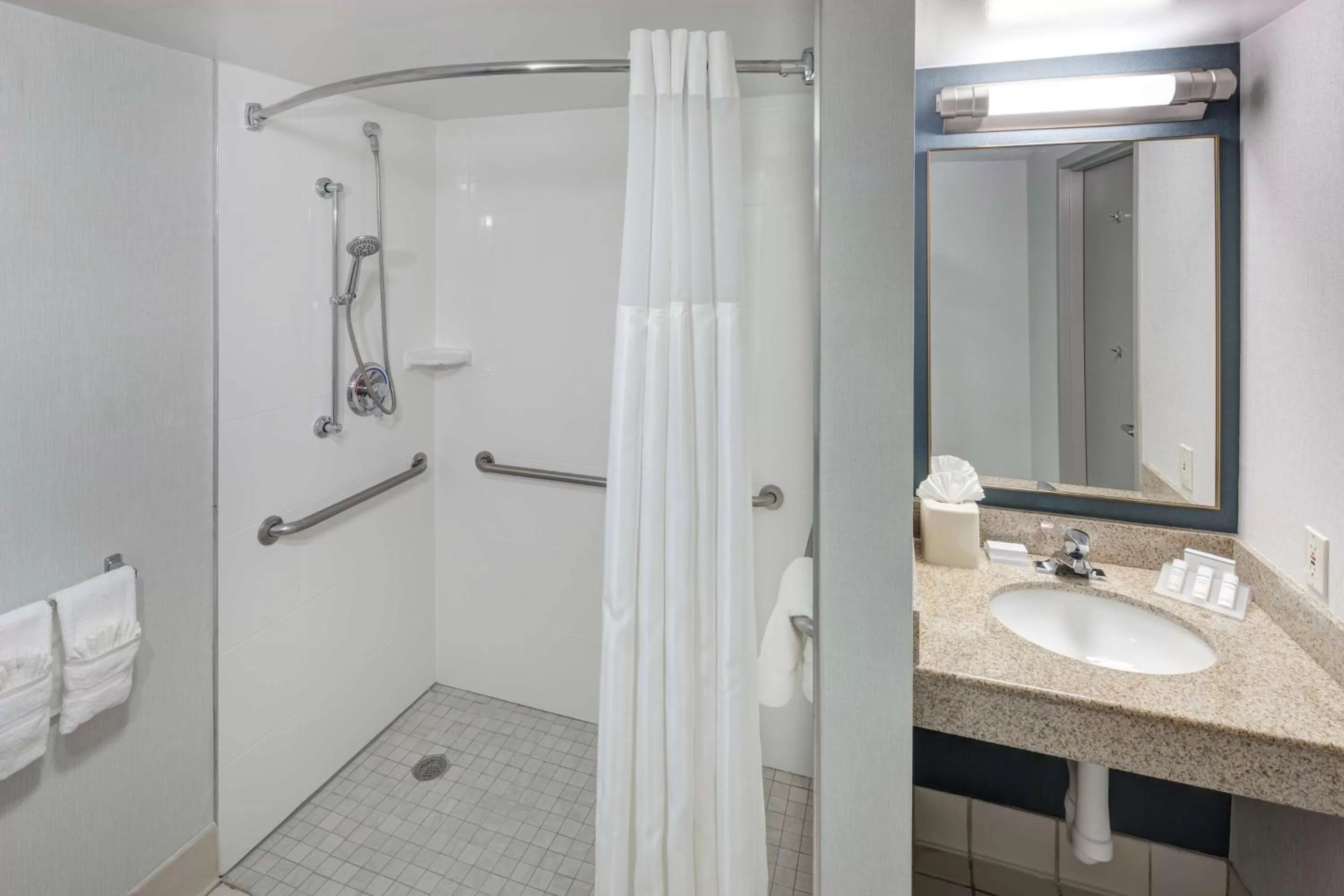 Queen Room with Two Queen Beds and Roll-In Shower - Mobility Access in Hilton Garden Inn Hilton Head