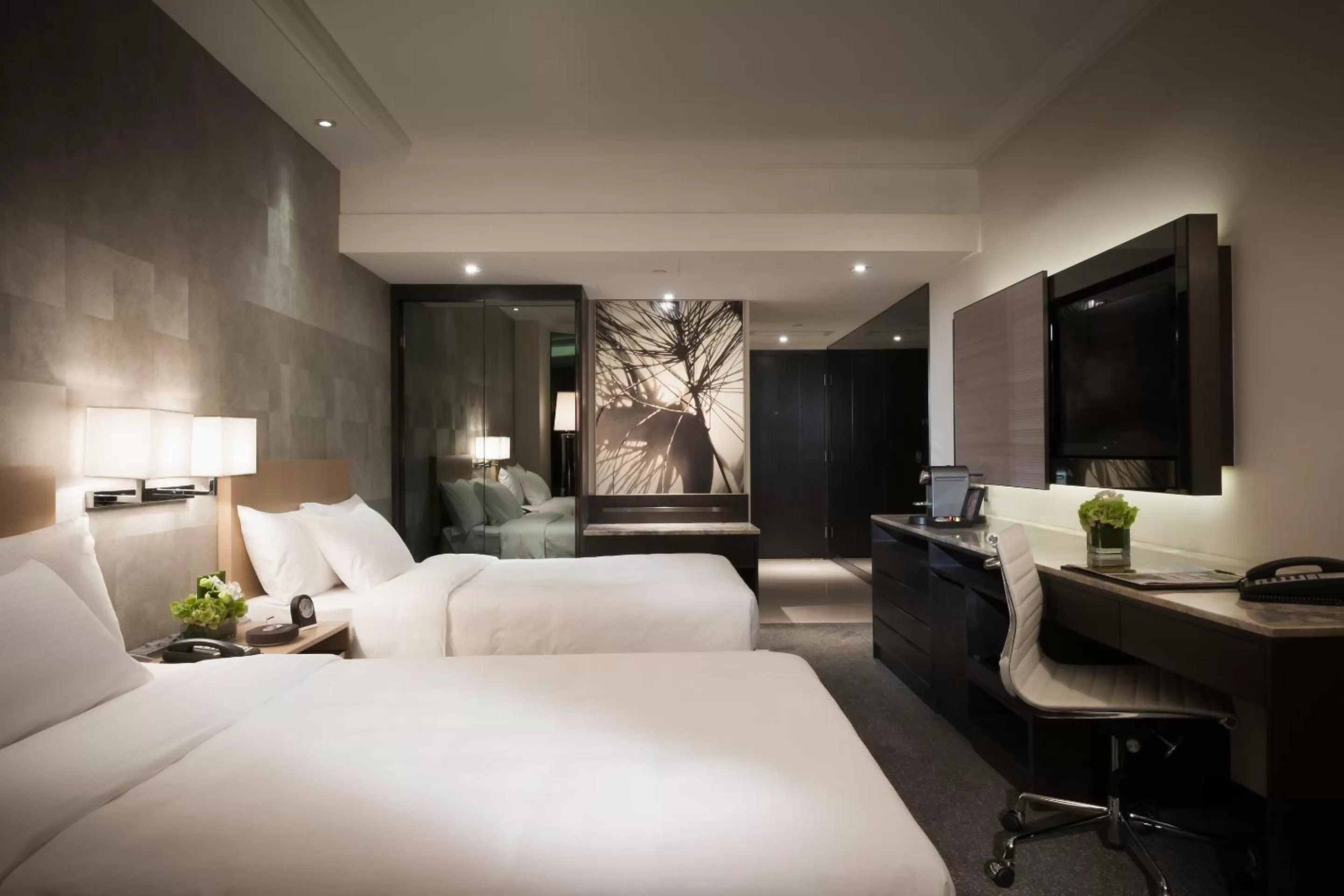 City Explorer - Superior Room with 2 Adult Tourist Octopus in Gateway Hotel, Marco Polo