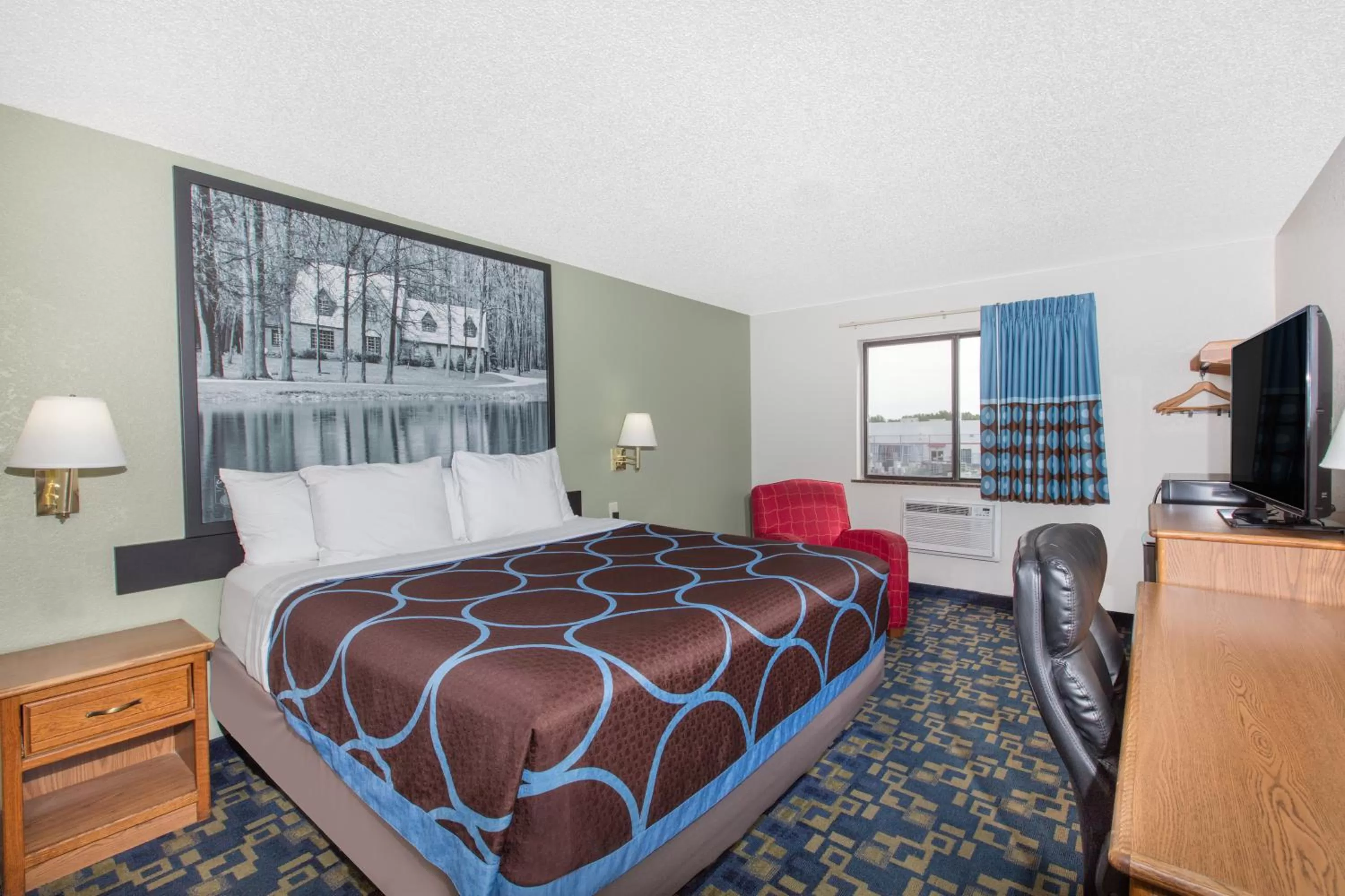 Queen Room - Smoking in Super 8 by Wyndham Aberdeen MD