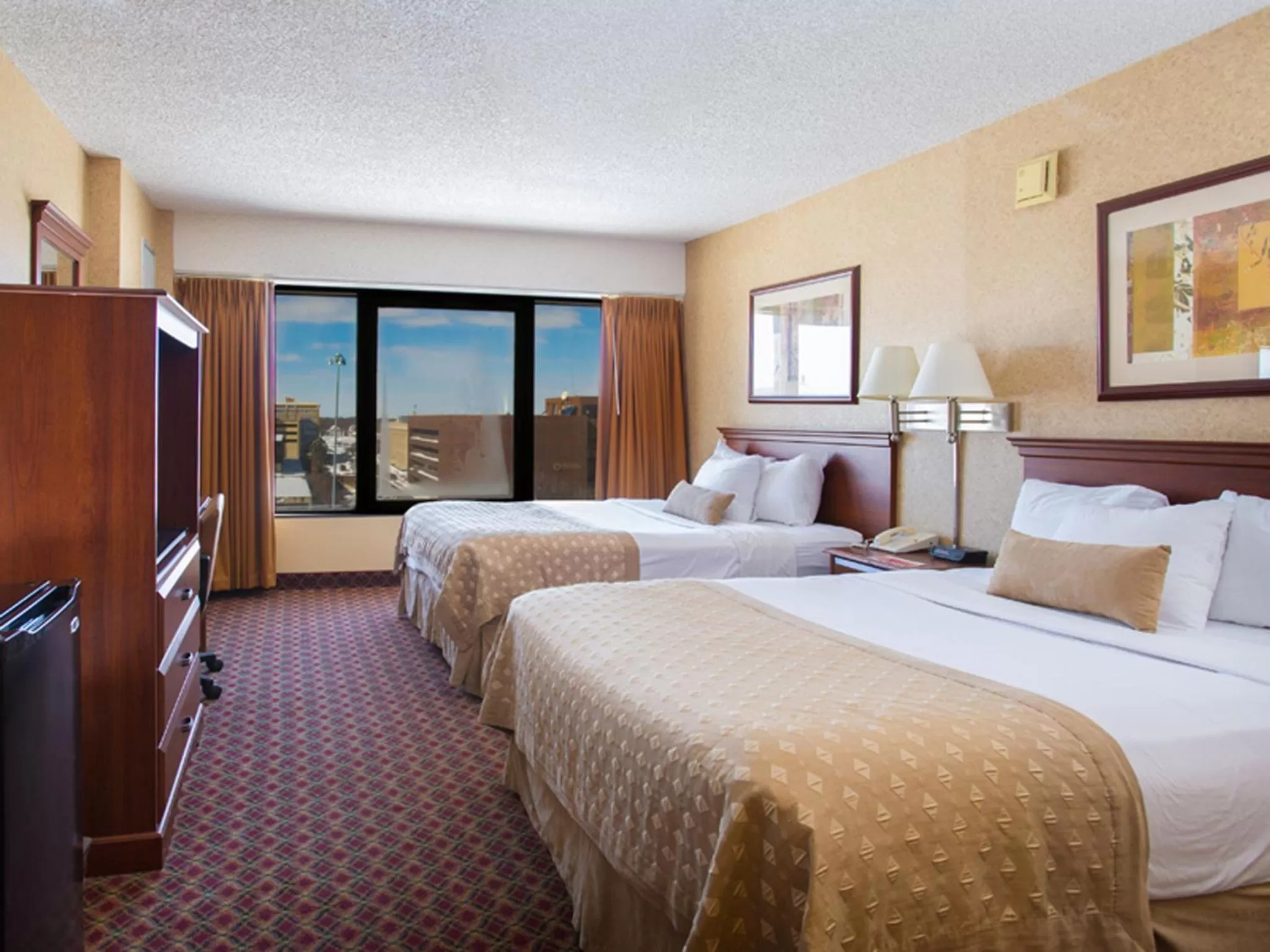 Queen Room with Two Queen Beds in Ramada by Wyndham Topeka Downtown Hotel & Convention Center