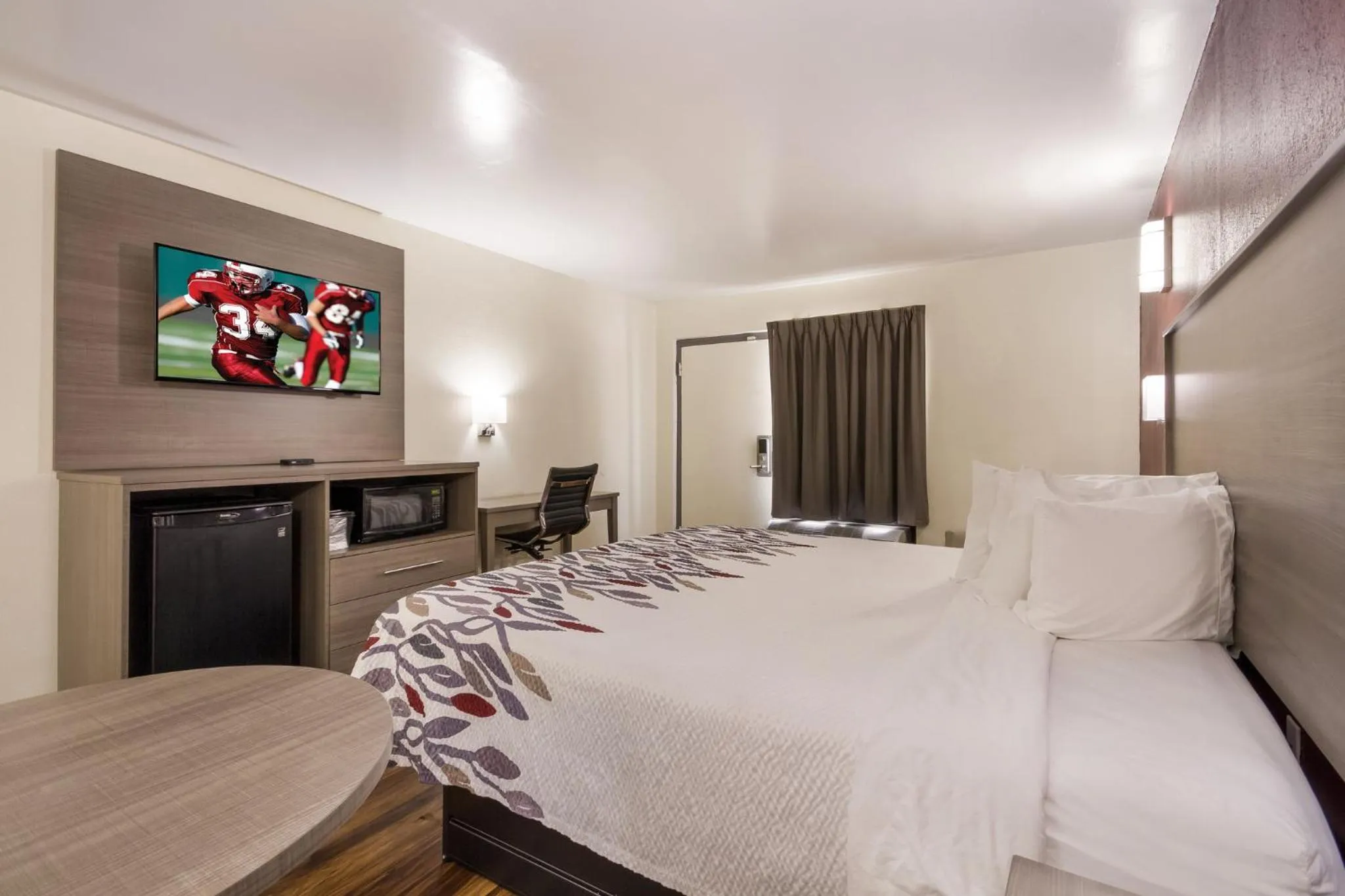 Deluxe King Room with One King Bed - Non-Smoking in Red Roof Inn Crestview