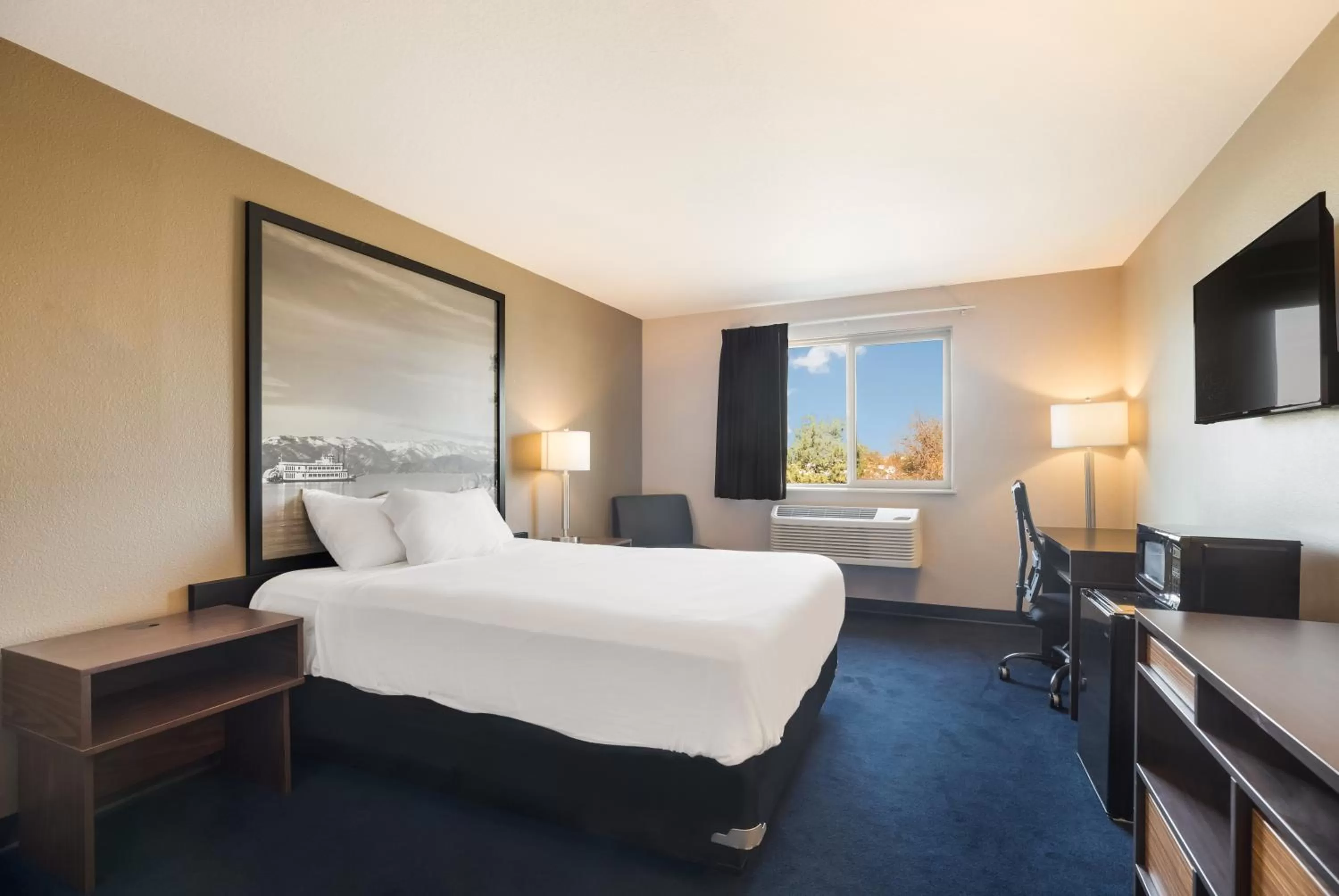 Queen Room - Non-Smoking in Americas Best Value Inn Sparks