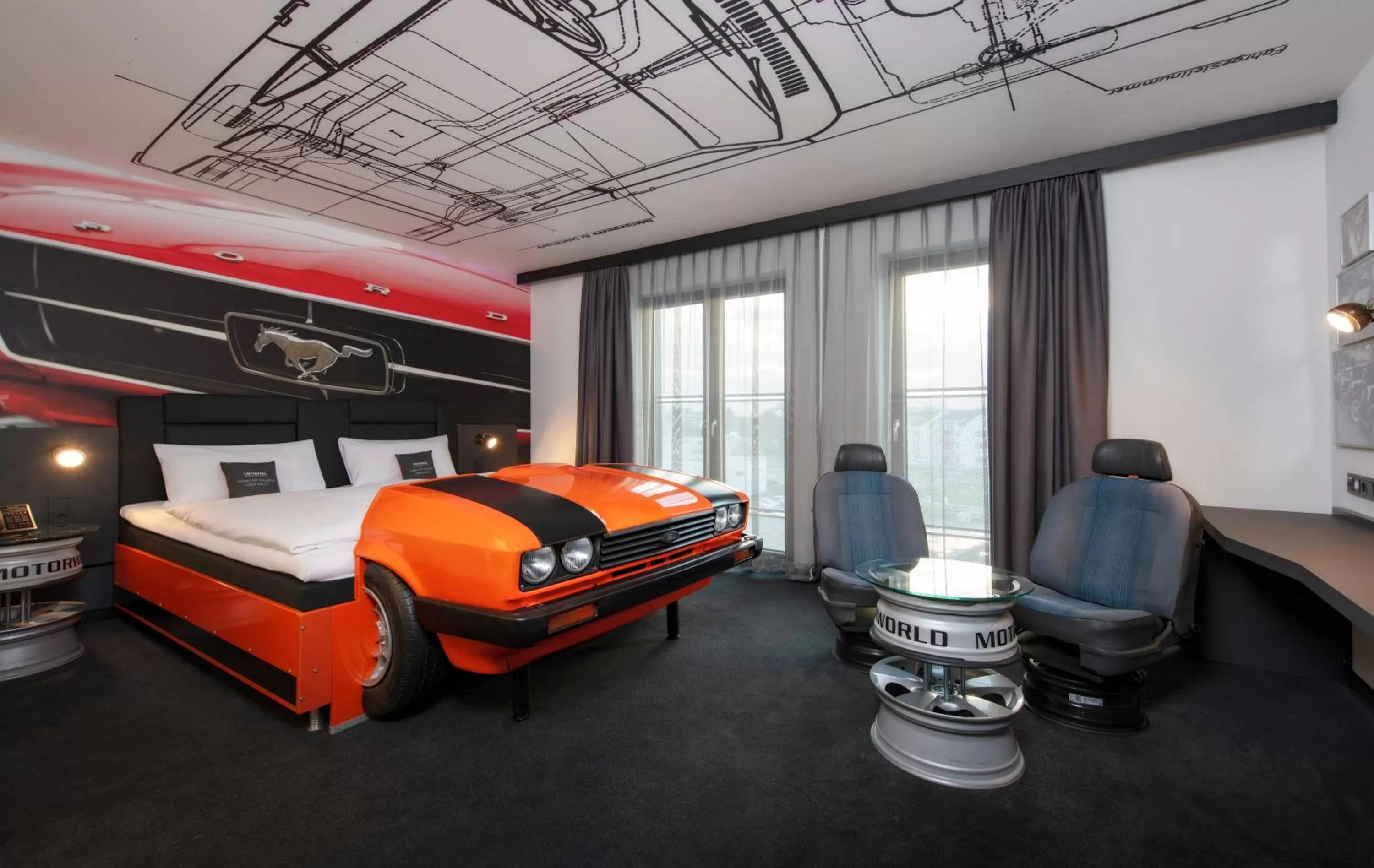 Theme room in V8 Hotel Köln at MOTORWORLD