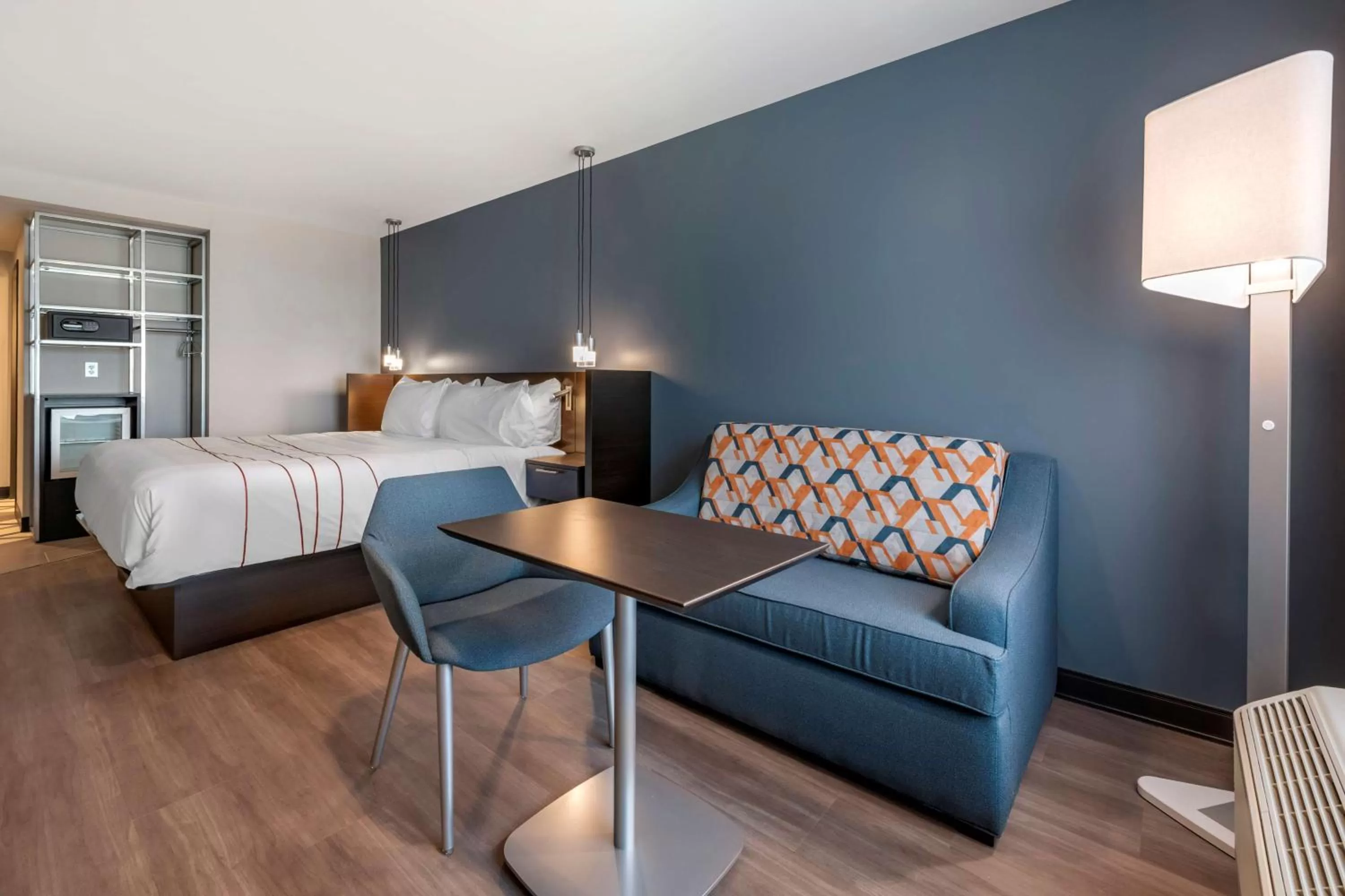 King Room  - Disability Access in Vīb Hotel by Best Western Denver RiNo
