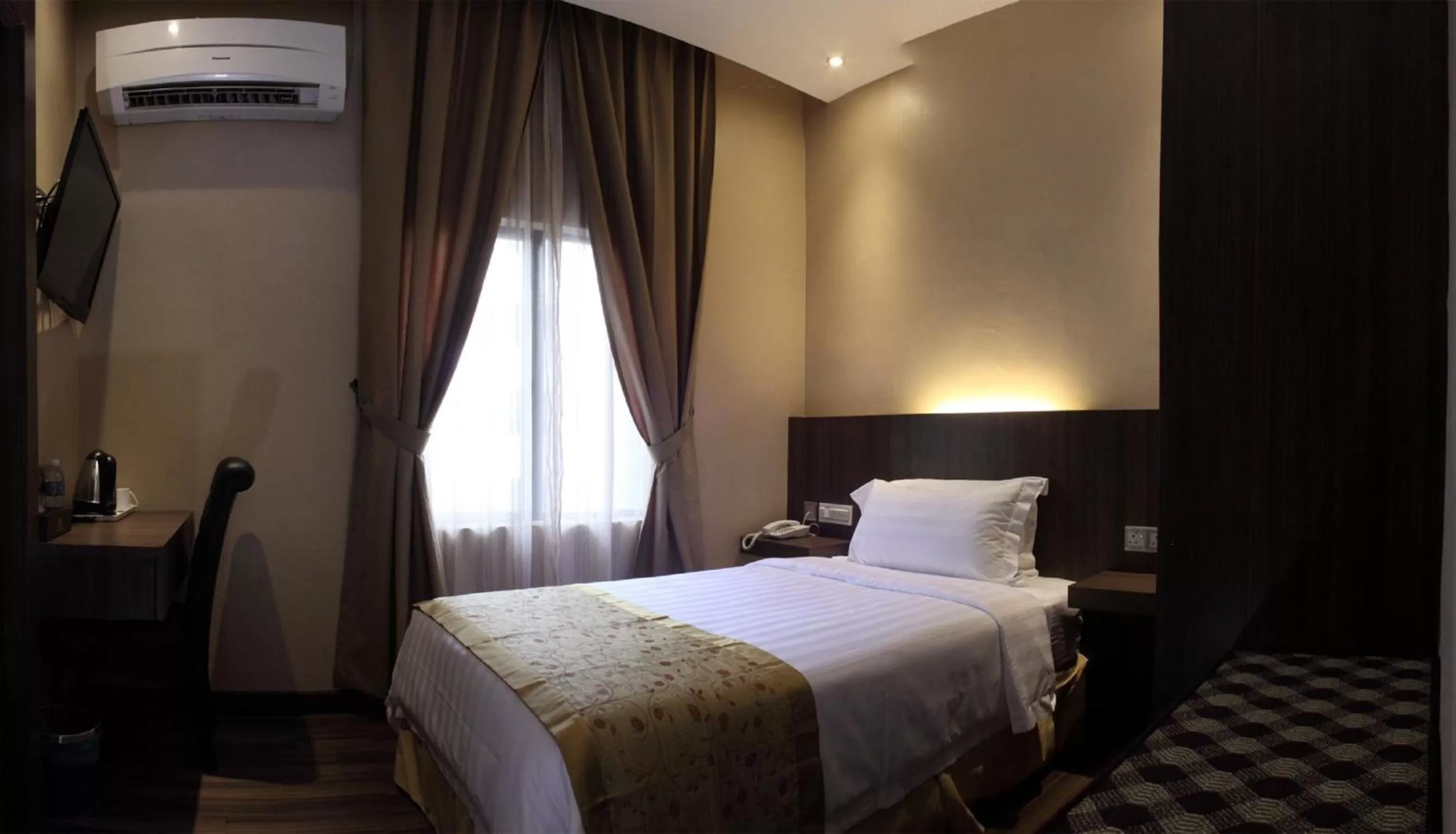 Deluxe Single Room - single occupancy in Mandarin Hotel Kota Kinabalu