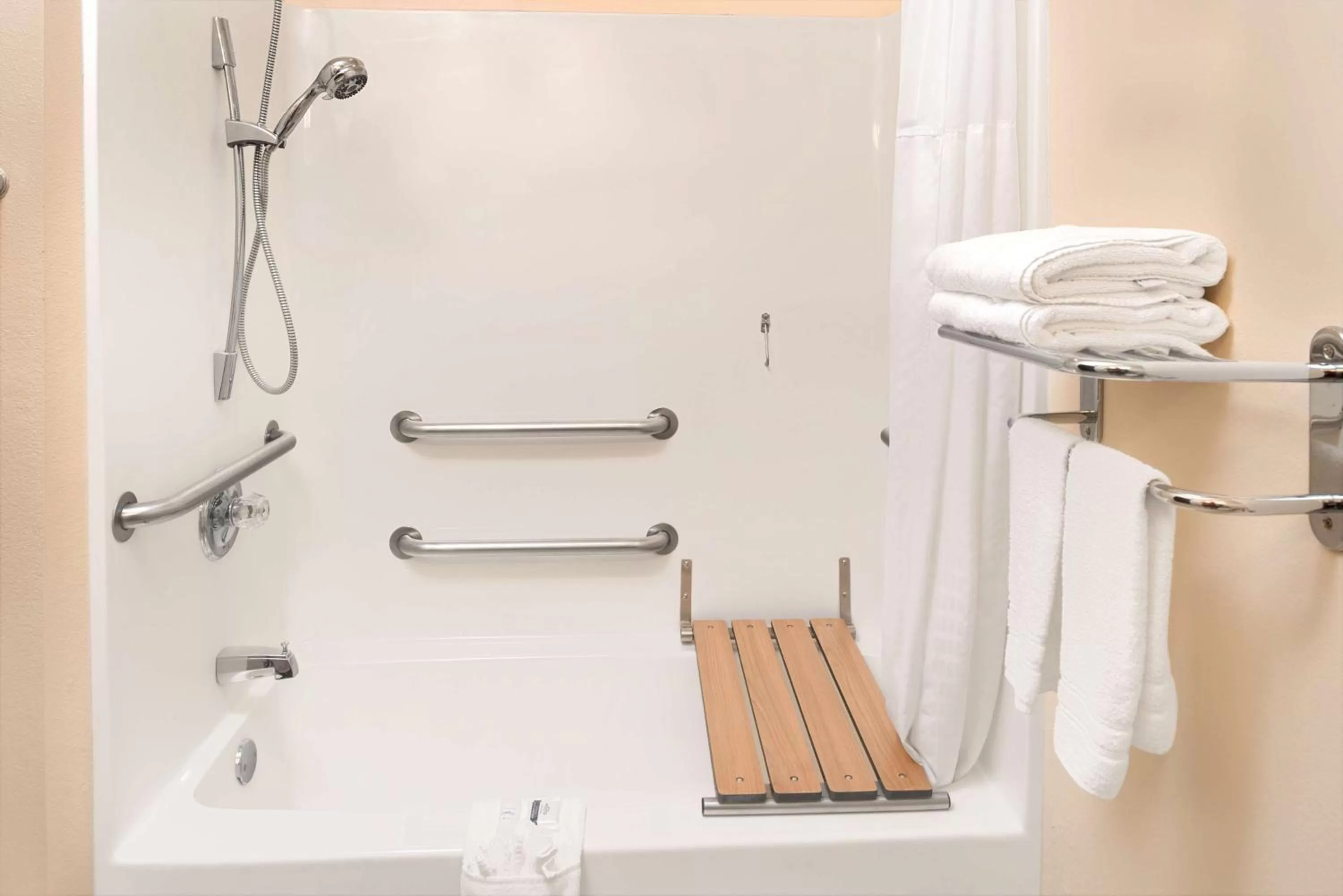 1 Queen Bed, Studio Mobility Accessible Suite, Non-Smoking in Microtel Inn & Suites by Wyndham Bellevue