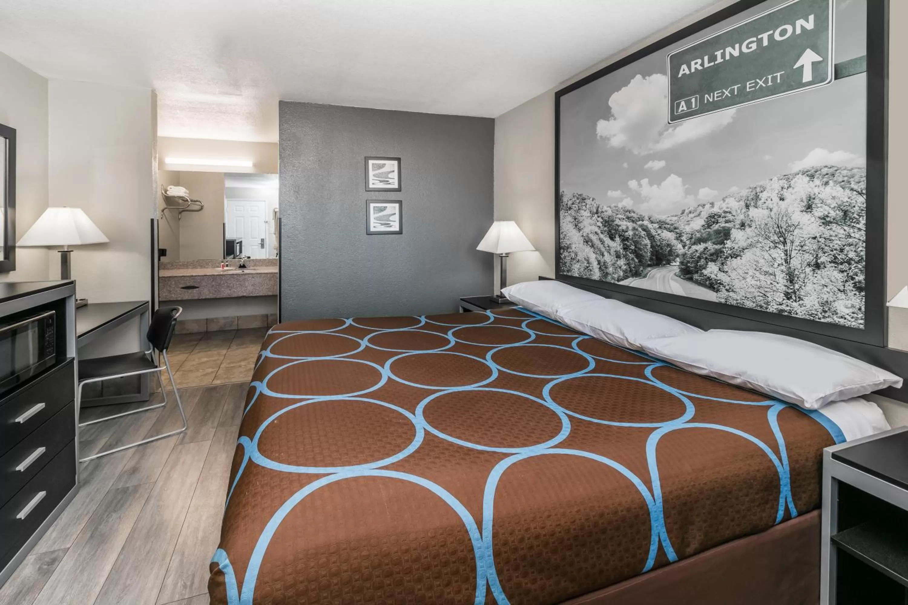 Deluxe King Room - Smoking in Super 8 by Wyndham Arlington Near AT&T Stadium