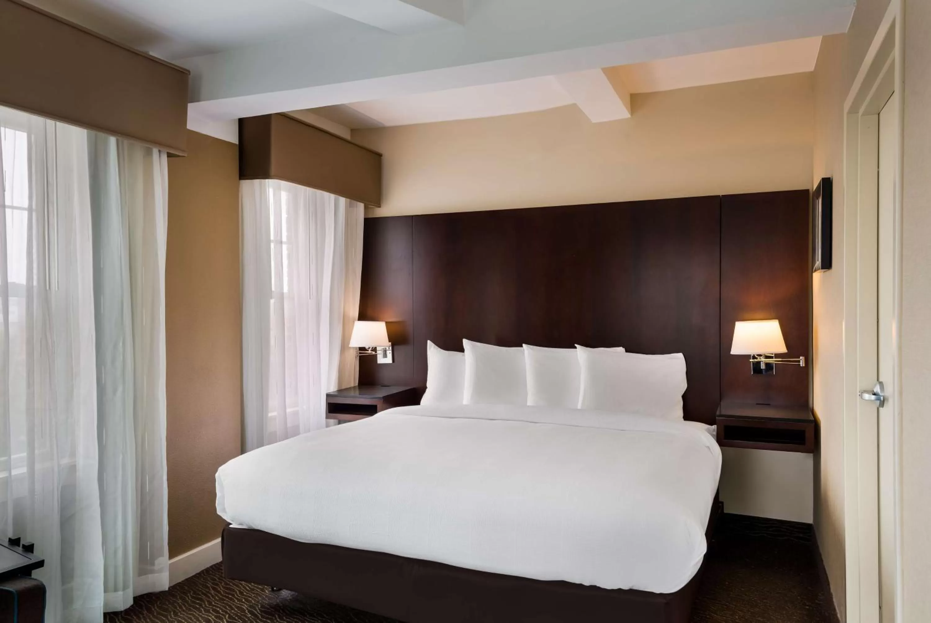 Corner King Suite  in Best Western Syracuse Downtown Hotel and Suites